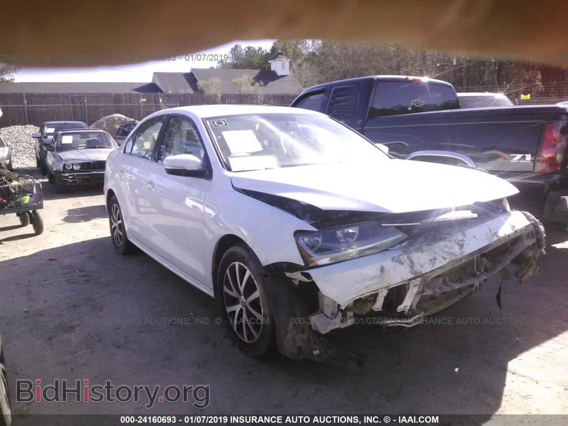 Фотография 3VWDB7AJ7HM266522 - VOLKSWAGEN JETTA 2017