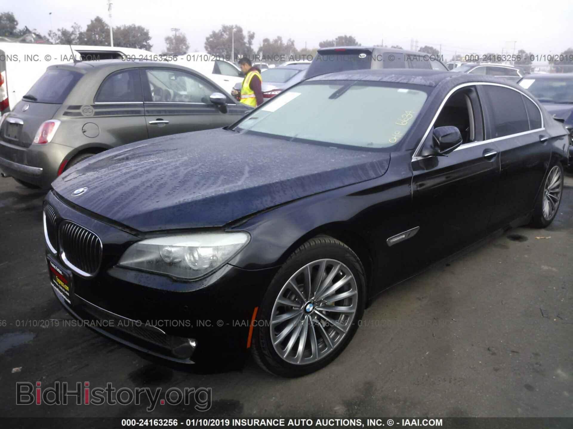2012 BMW 740 - VIN: WBAKB4C51CC576634 - Фото 2