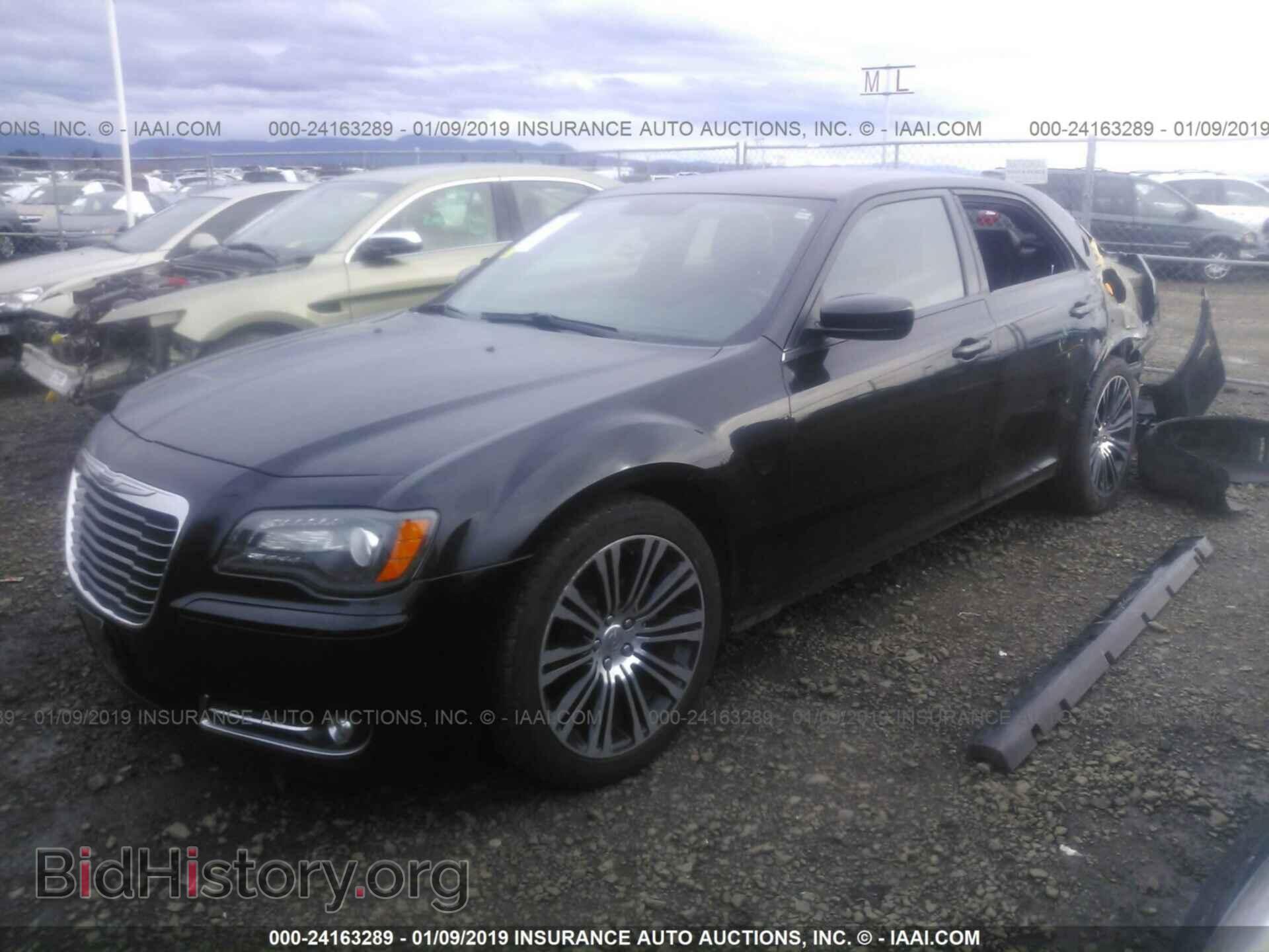 2013 CHRYSLER 300 - VIN: 2C3CCABG6DH556405 - Фото 2