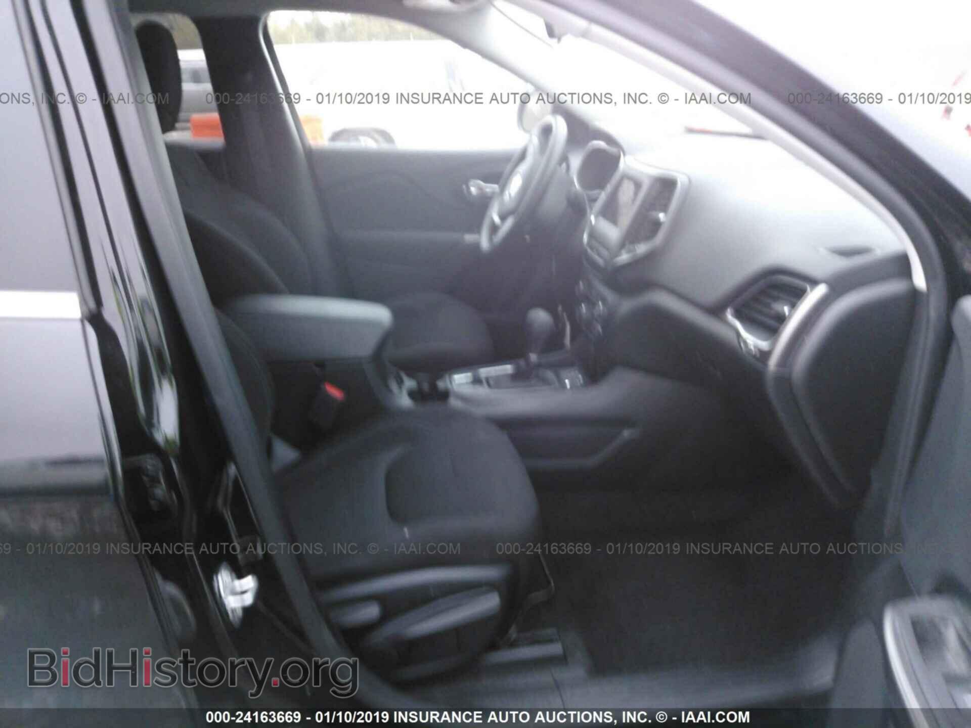 2019 JEEP CHEROKEE - VIN: 1C4PJLCB0KD242440 - Фото 5