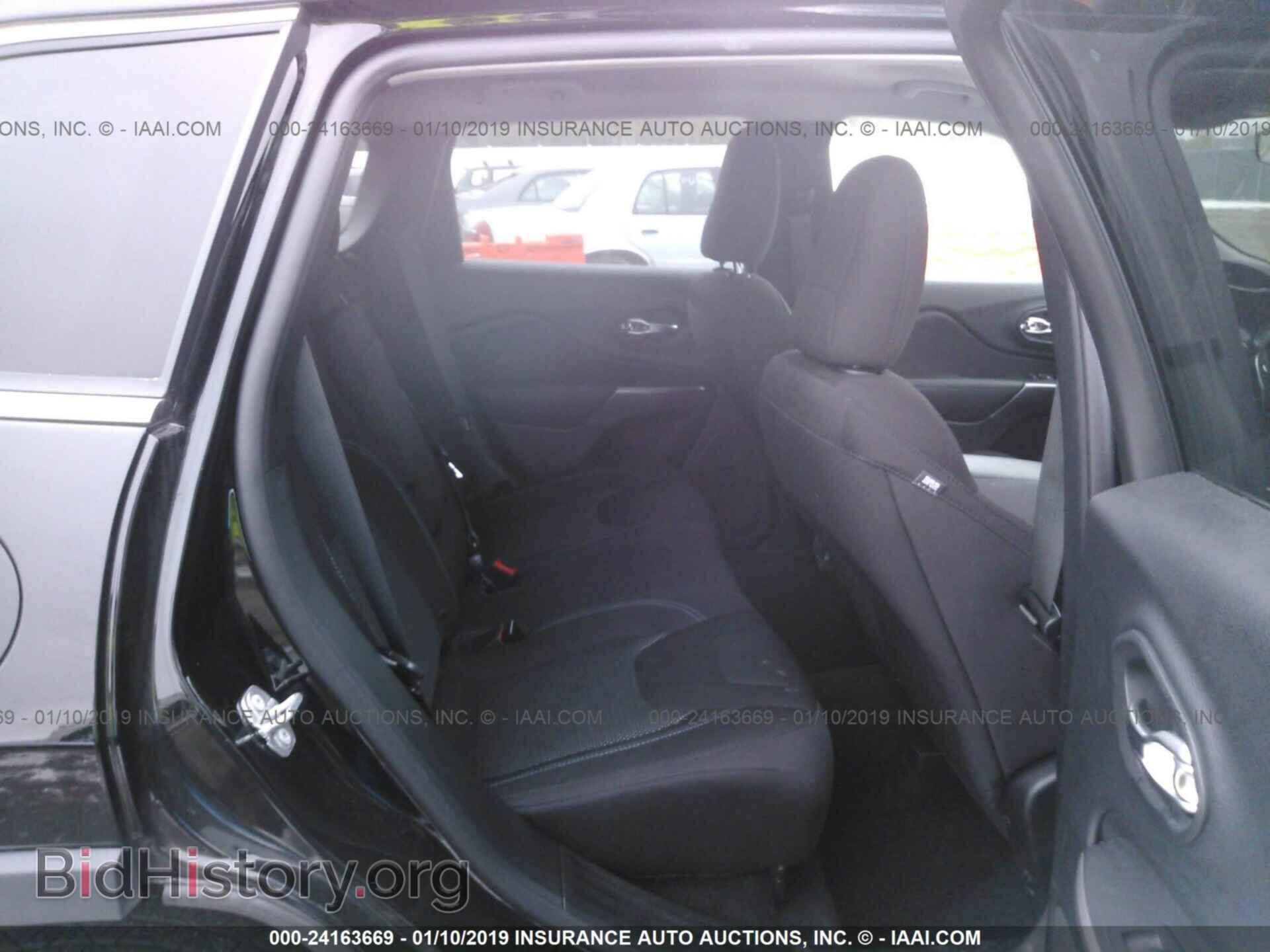 2019 JEEP CHEROKEE - VIN: 1C4PJLCB0KD242440 - Фото 8