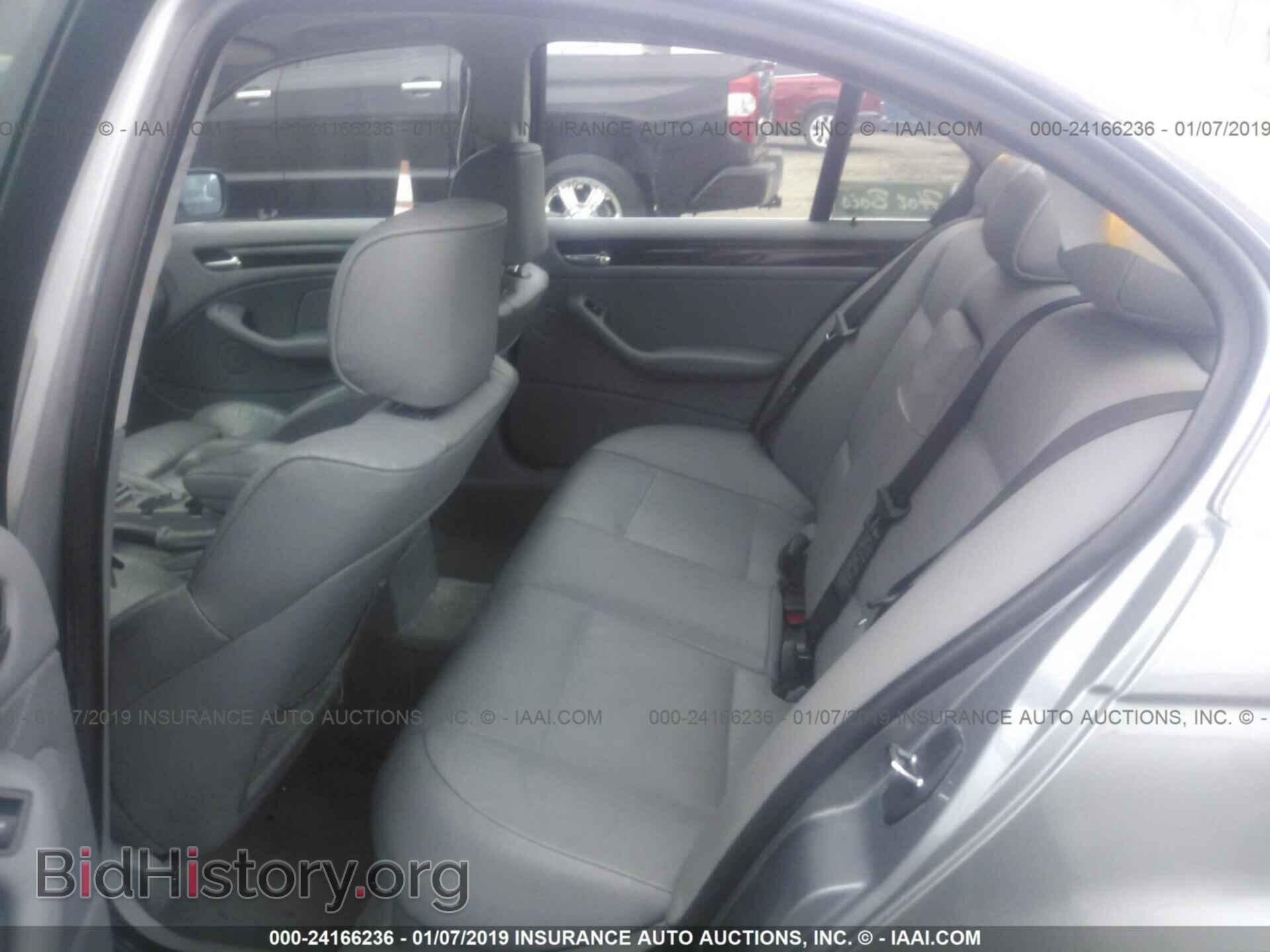 2005 BMW 330 - VIN: WBAEV53415KM42054 - Фото 8