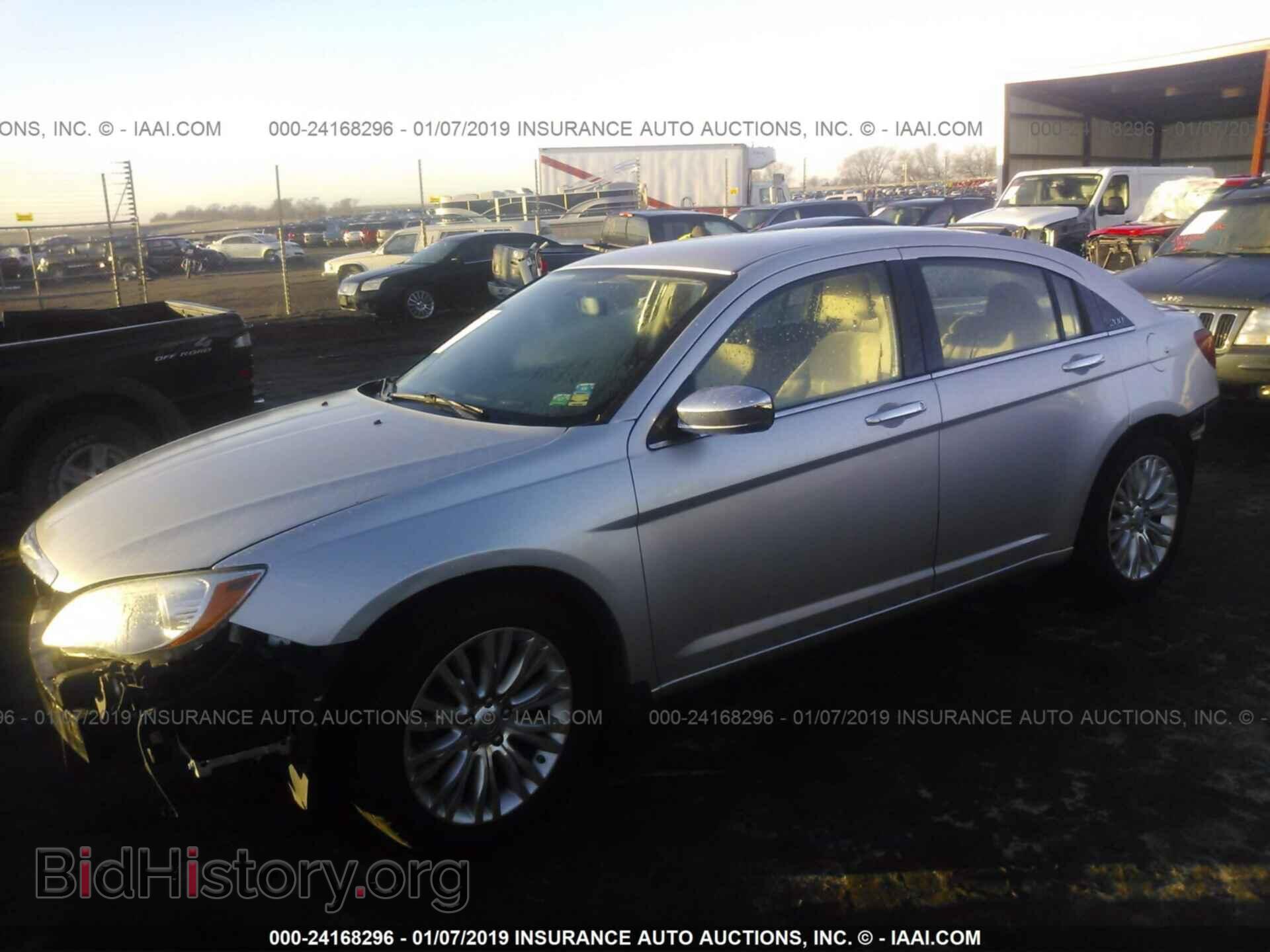 2011 CHRYSLER 200 - VIN: 1C3BC2FB2BN537175 - Photo 2