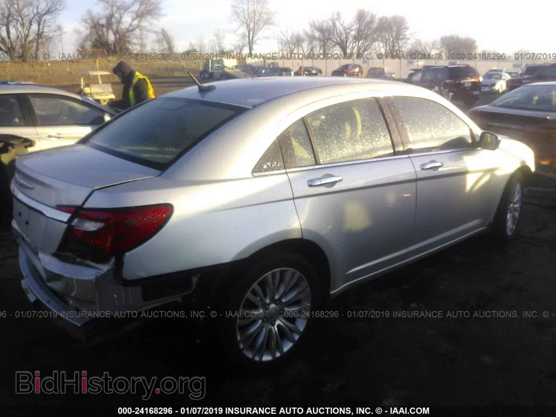2011 CHRYSLER 200 - VIN: 1C3BC2FB2BN537175 - Photo 4