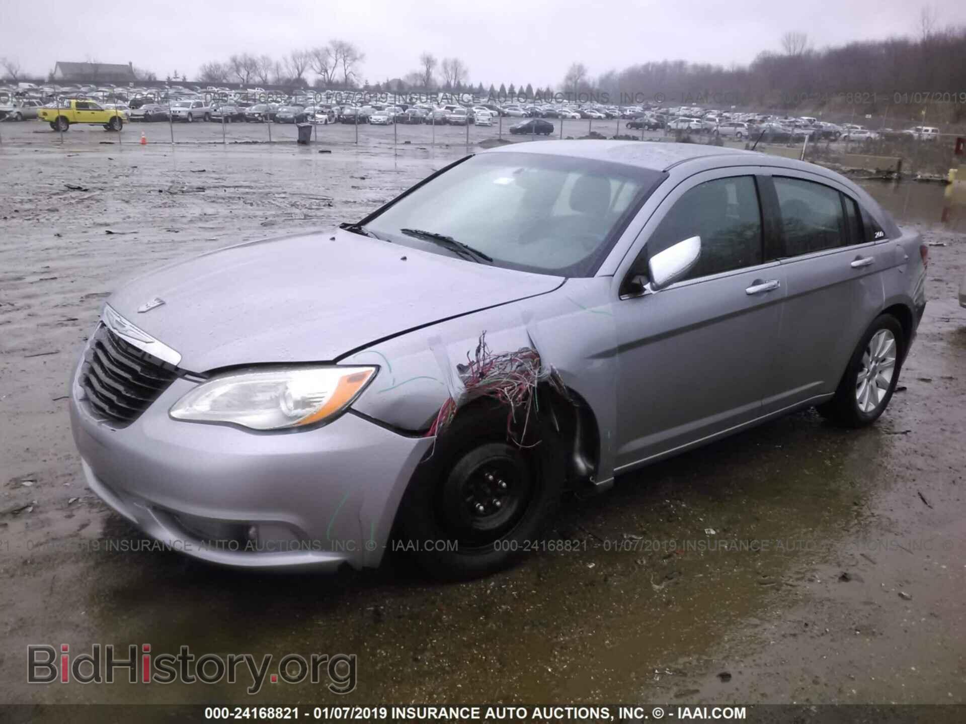 2013 CHRYSLER 200 - VIN: 1C3CCBCG8DN674810 - Фото 2