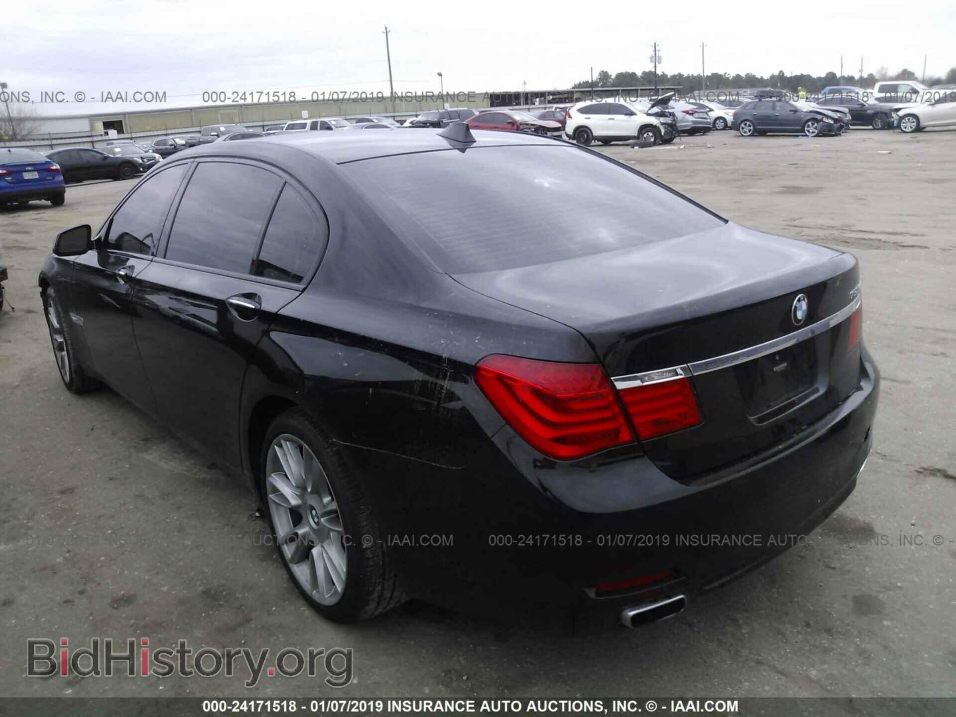 2012 BMW 750 - VIN: WBAKB8C51CC963272 - Фото 3