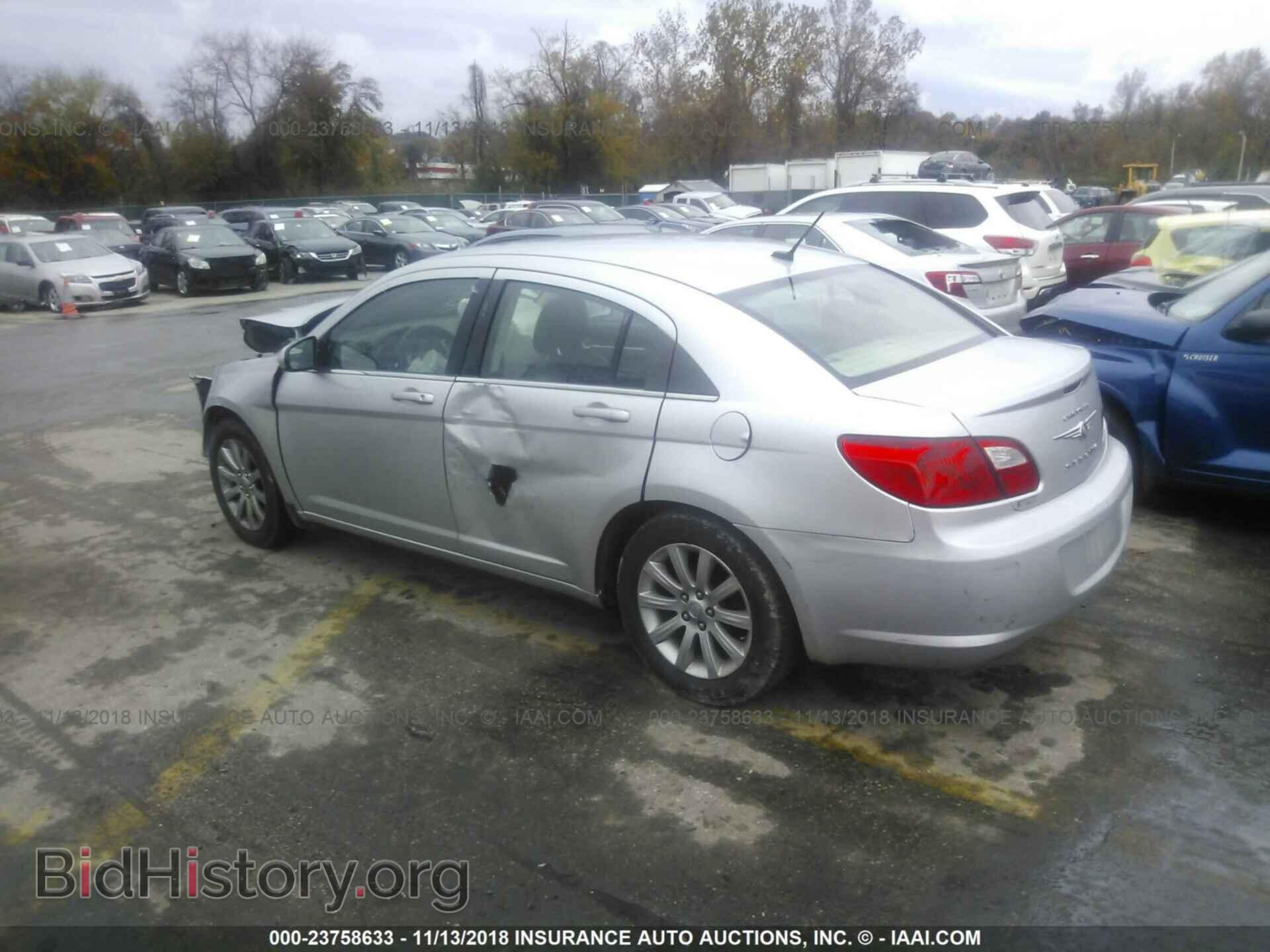 2010 CHRYSLER SEBRING - VIN: 1C3CC5FB7AN133714 - Фото 3