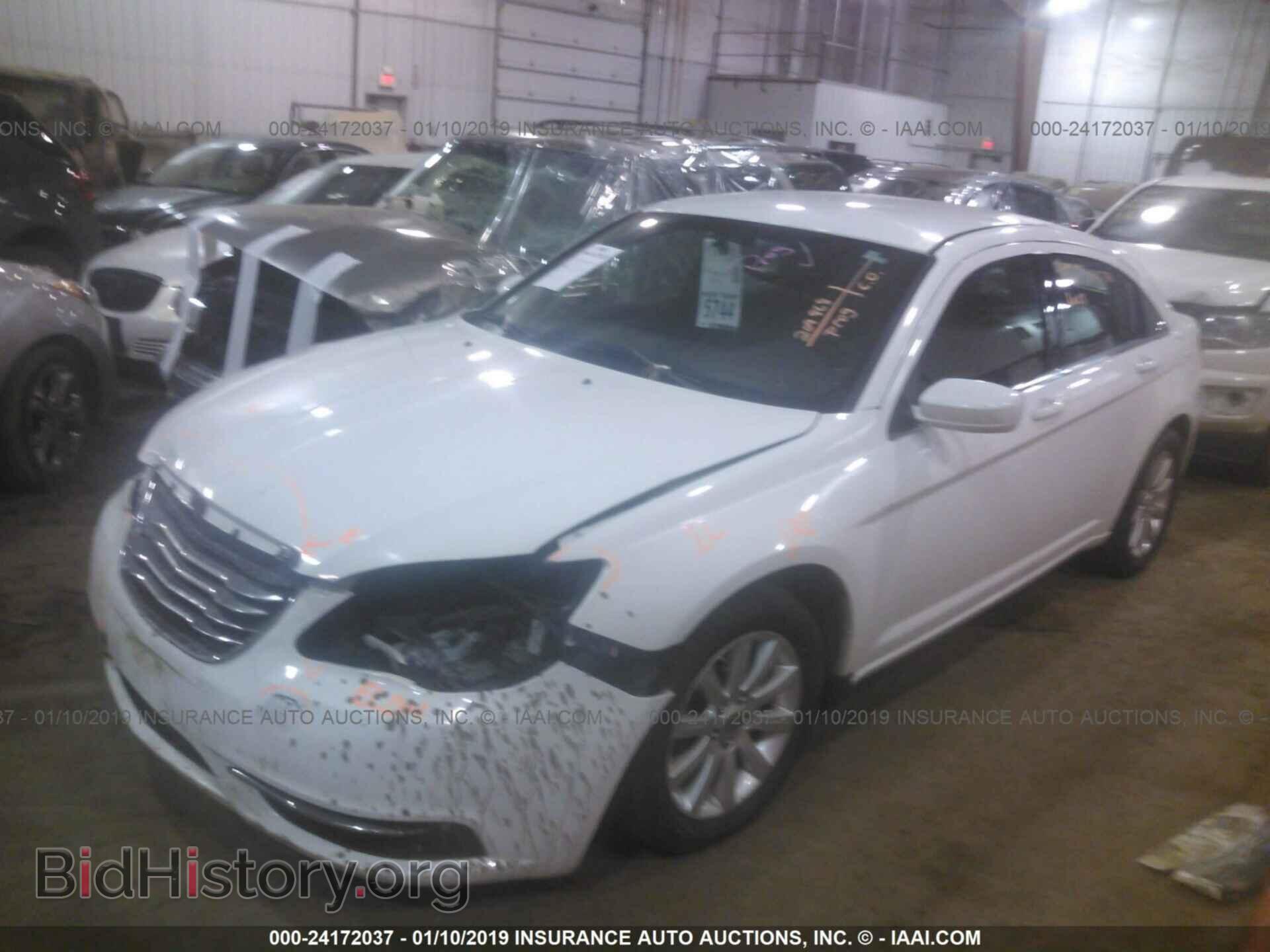 2013 CHRYSLER 200 - VIN: 1C3CCBBG4DN532049 - Фото 2