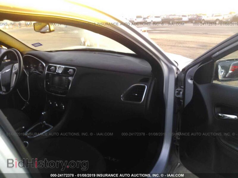 2012 Chrysler 200 (VIN 1C3CCBCB5CN166538) — photo 5 of 10