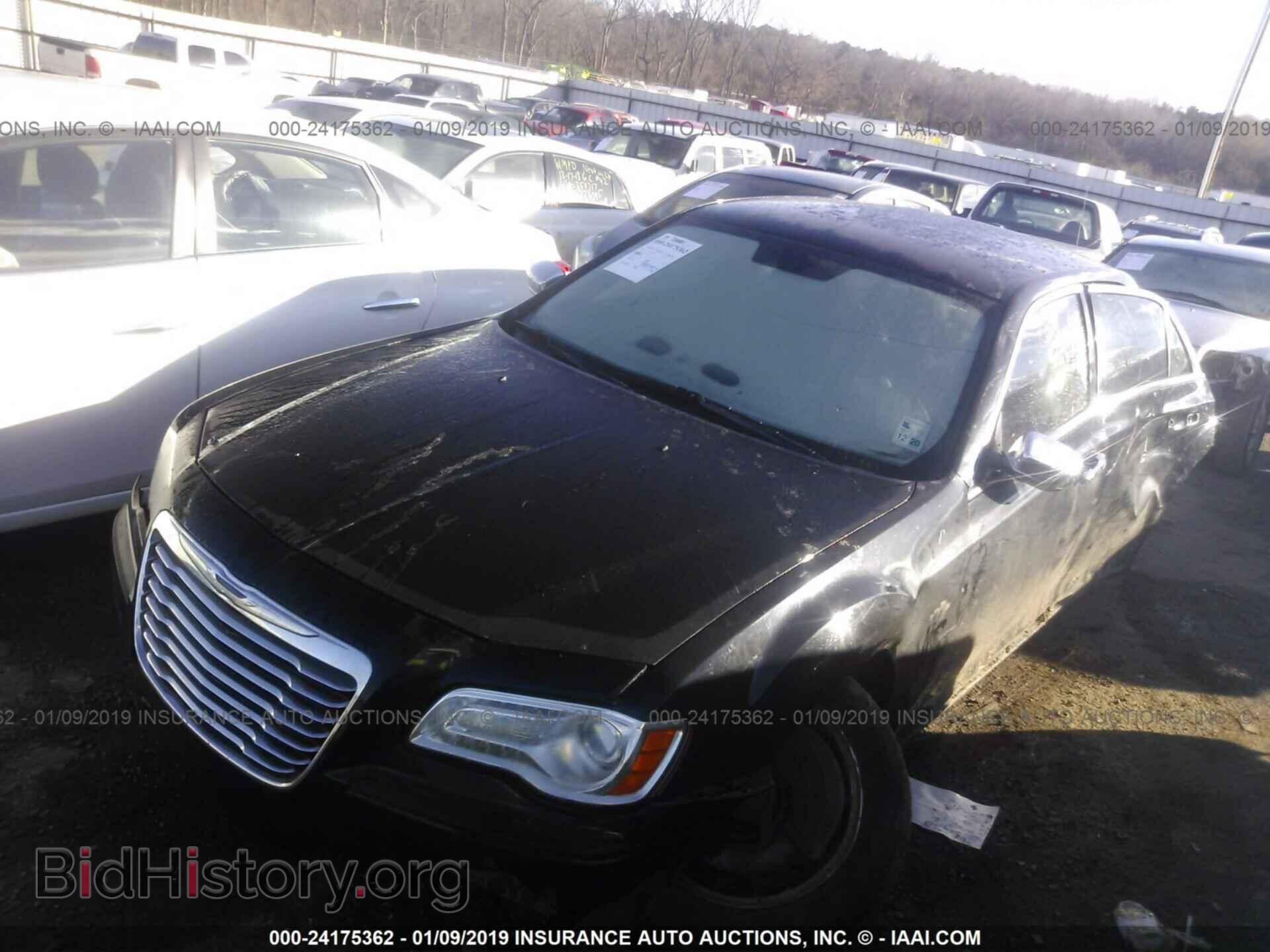 2013 CHRYSLER 300 - VIN: 2C3CCAAG4DH504529 - Фото 2