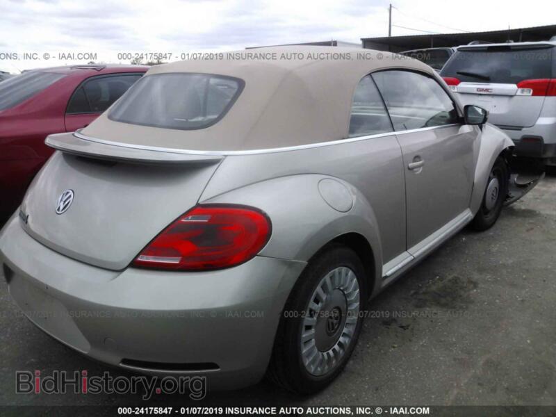 2013 Volkswagen BEETLE (VIN 3VW5X7AT1DM829355) — фото 4 из 10