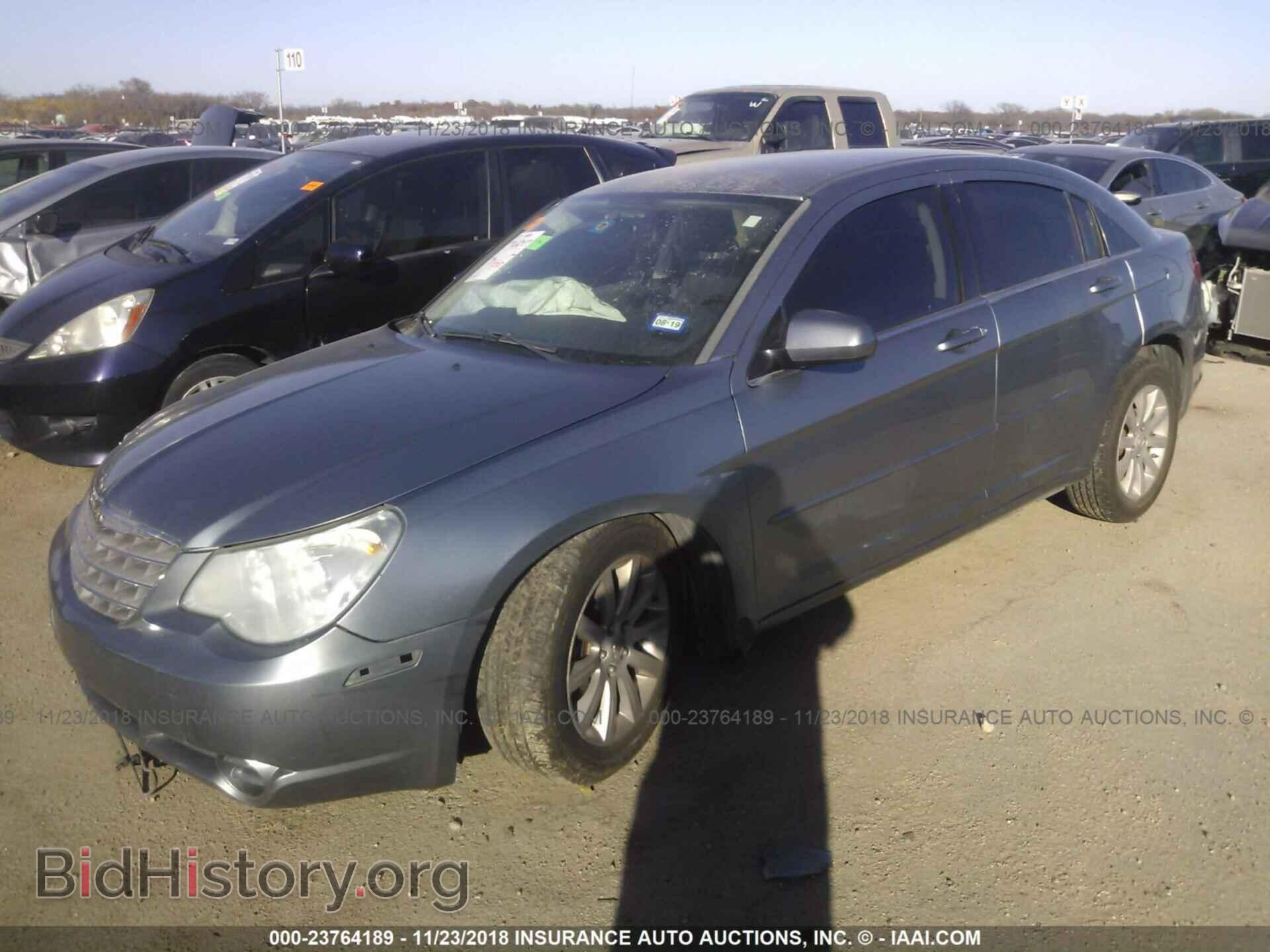 2010 CHRYSLER SEBRING - VIN: 1C3CC5FB8AN147184 - Фото 2