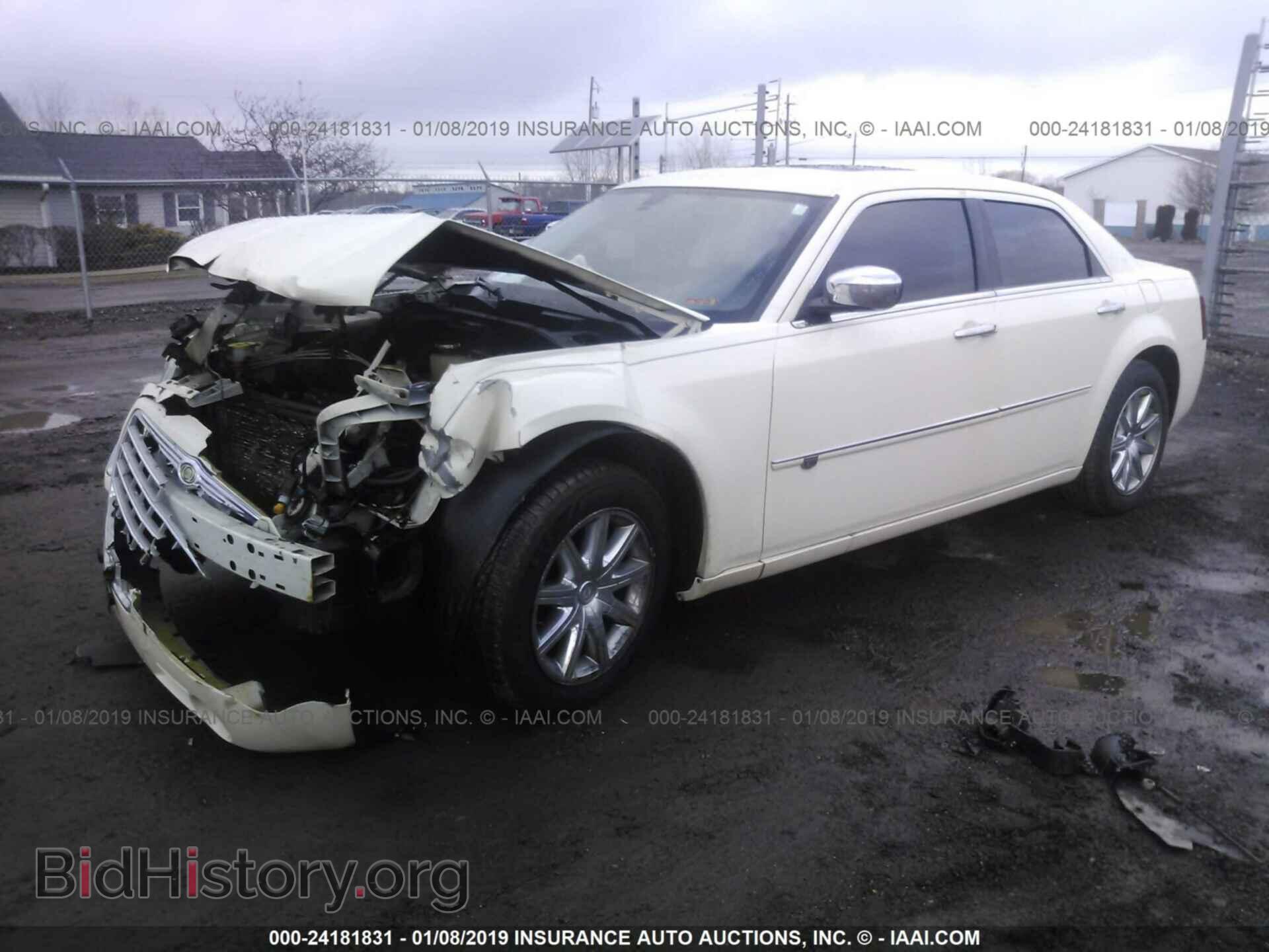 2009 CHRYSLER 300C - VIN: 2C3KA63T99H536151 - Фото 2