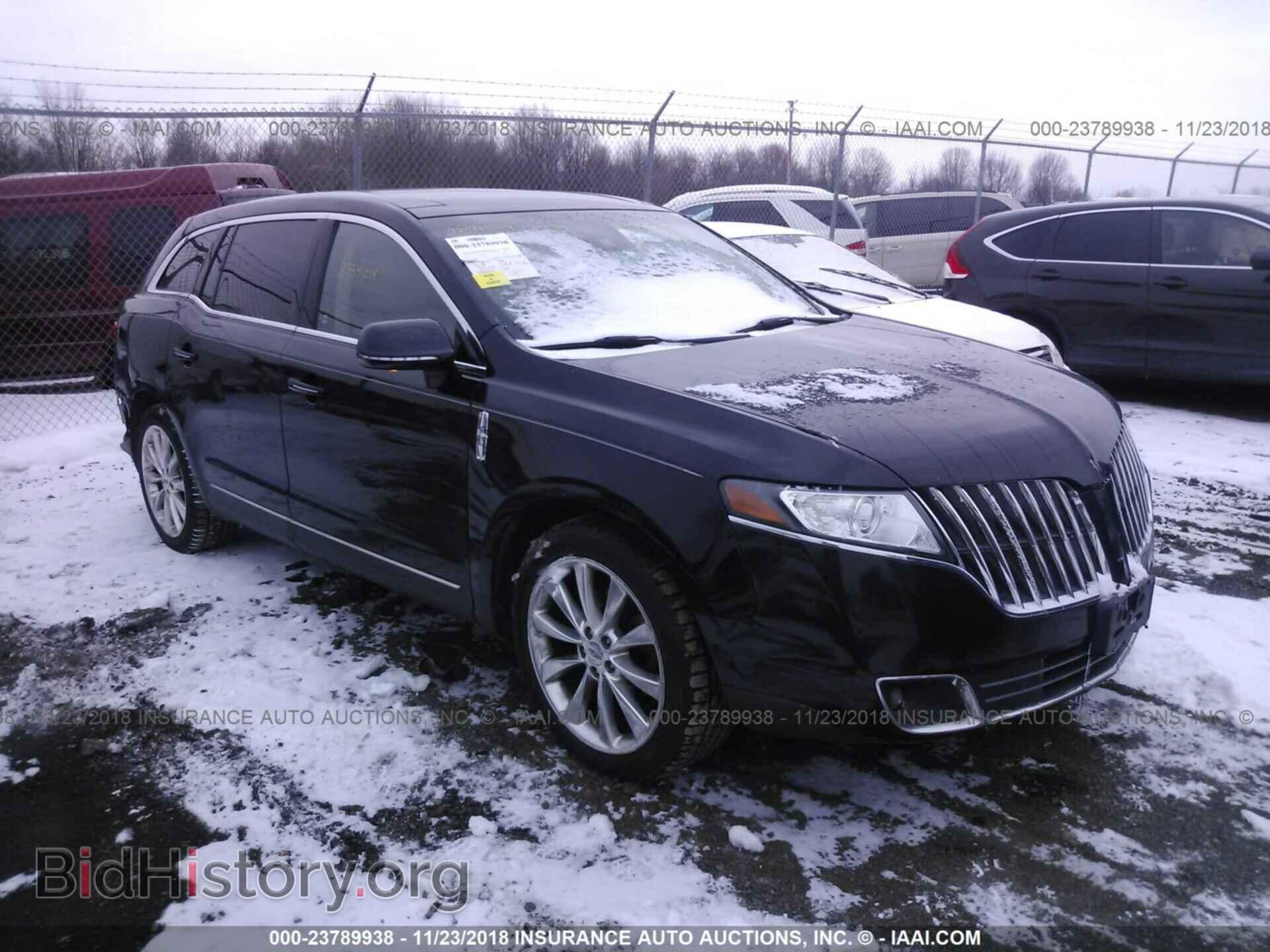 Photo 2LMHJ5AT2BBJ50375 - LINCOLN MKT 2011