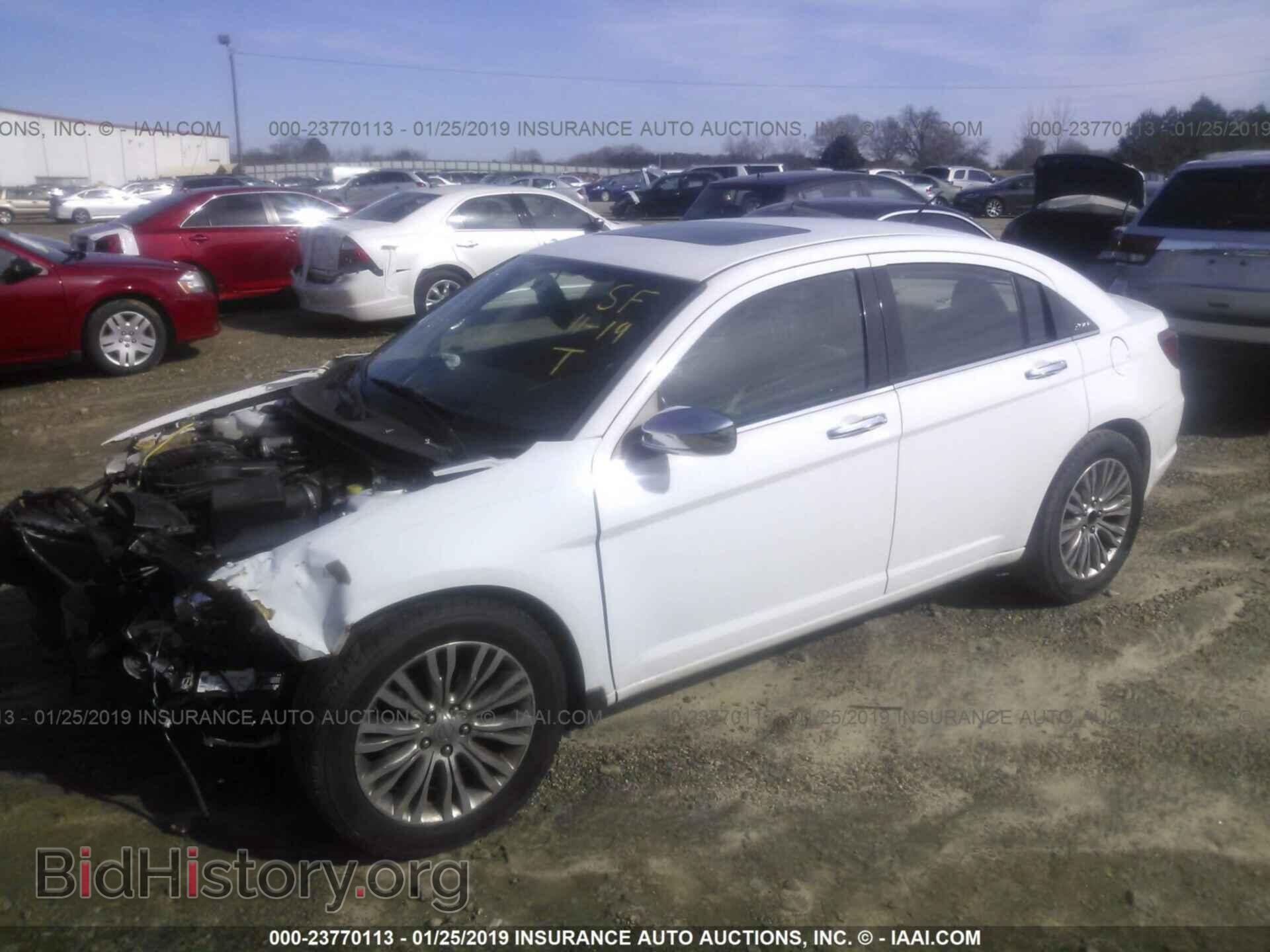 2011 CHRYSLER 200 - VIN: 1C3BC2FG1BN581633 - Фото 2