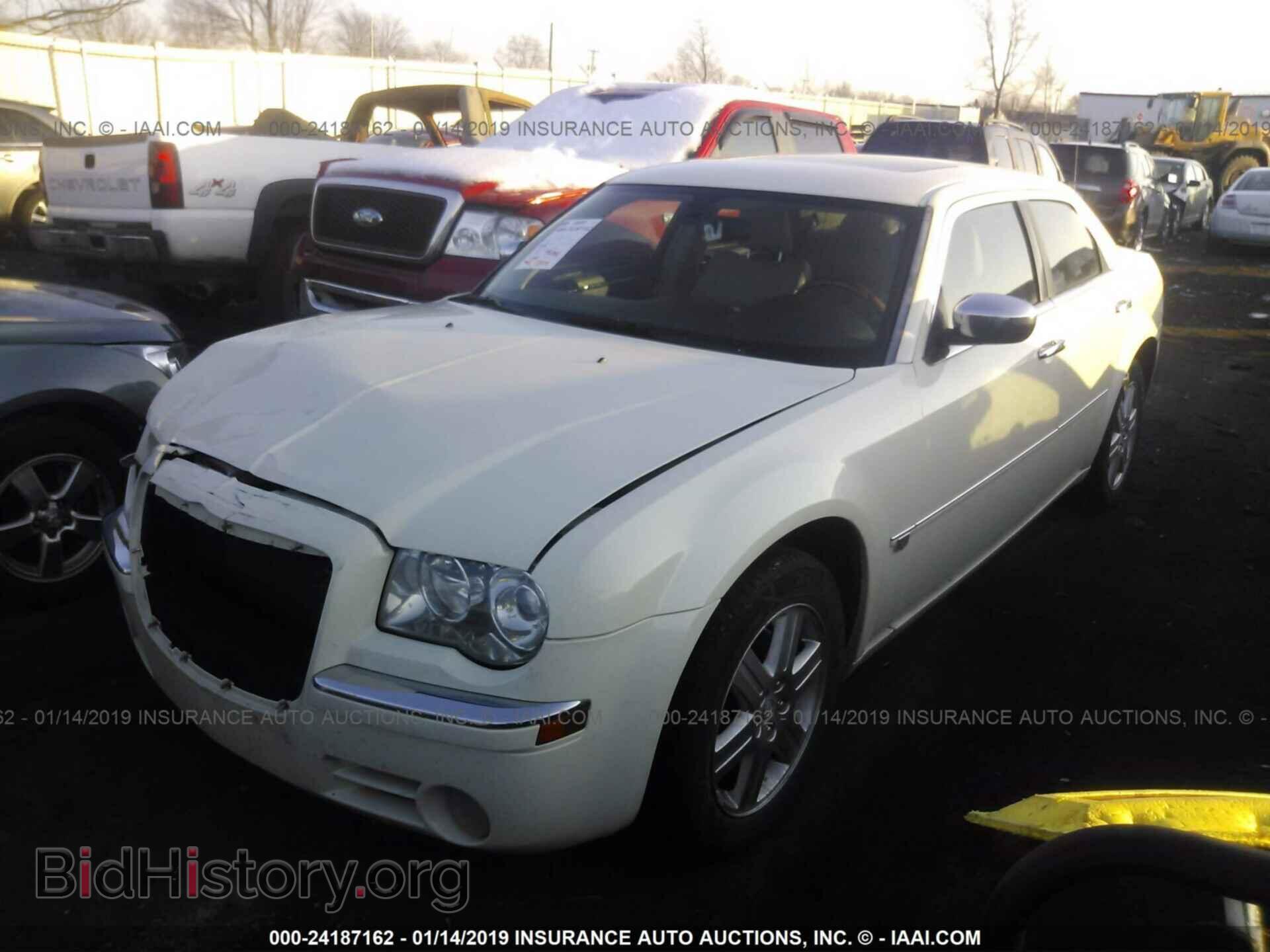 2006 CHRYSLER 300C - VIN: 2C3KK63H66H102712 - Фото 2