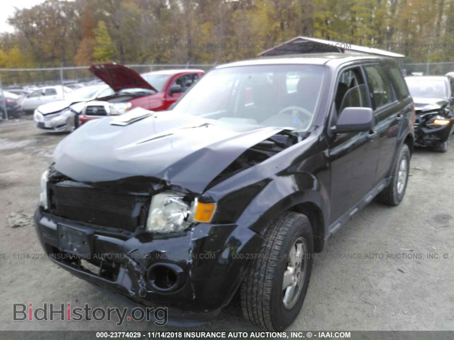 2011 FORD ESCAPE - VIN: 1FMCU0C76BKB40633 - Фото 2