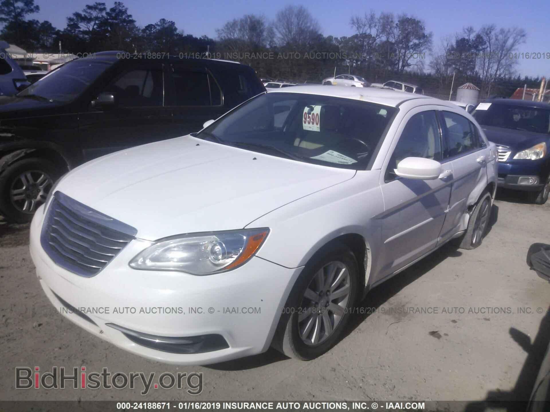2013 CHRYSLER 200 - VIN: 1C3CCBBB3DN557626 - Photo 2