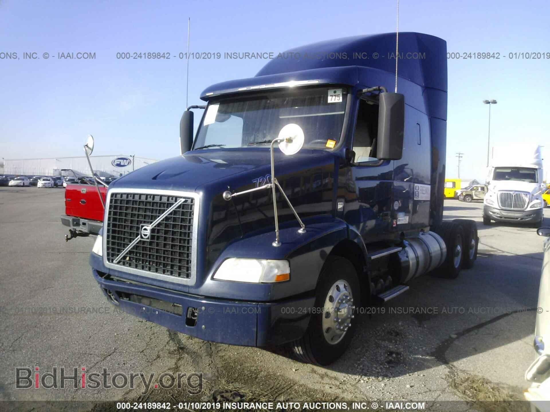 2013 VOLVO VNL - VIN: 4V4MC9DG4DN542185 - Photo 2