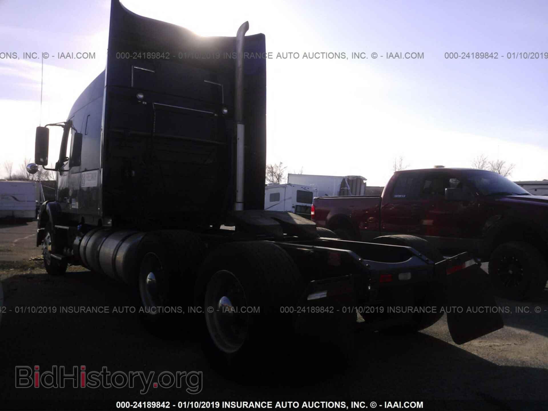 2013 VOLVO VNL - VIN: 4V4MC9DG4DN542185 - Photo 3