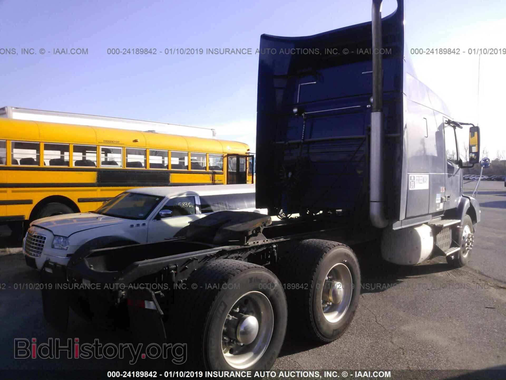 2013 VOLVO VNL - VIN: 4V4MC9DG4DN542185 - Photo 4