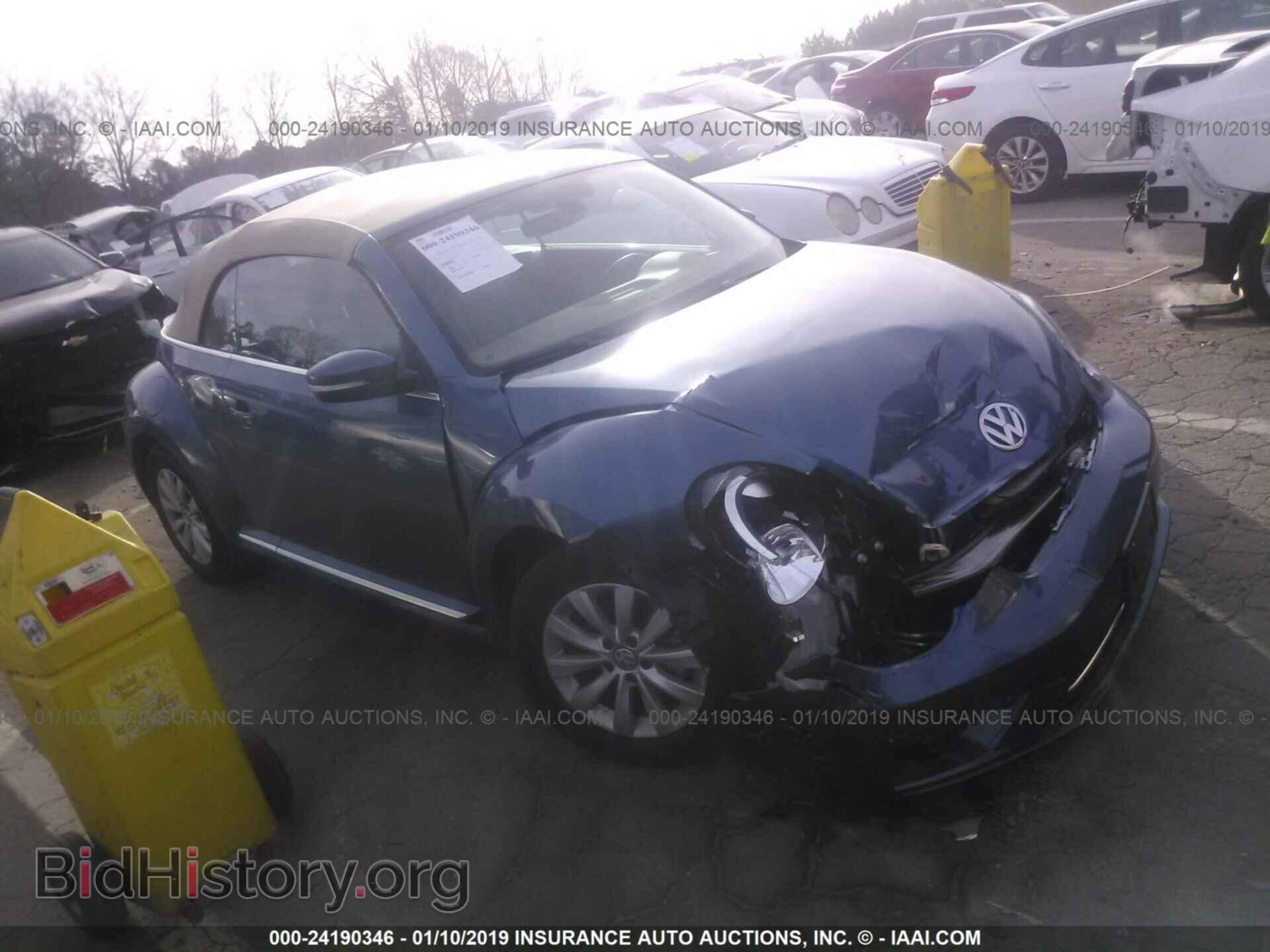 Photo 3VW517AT0HM808116 - VOLKSWAGEN BEETLE 2017