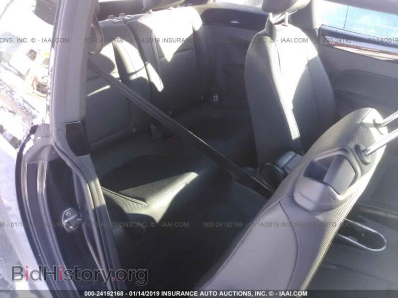 2013 Volkswagen BEETLE (VIN 3VWJP7AT1DM678533) — фото 8 из 10