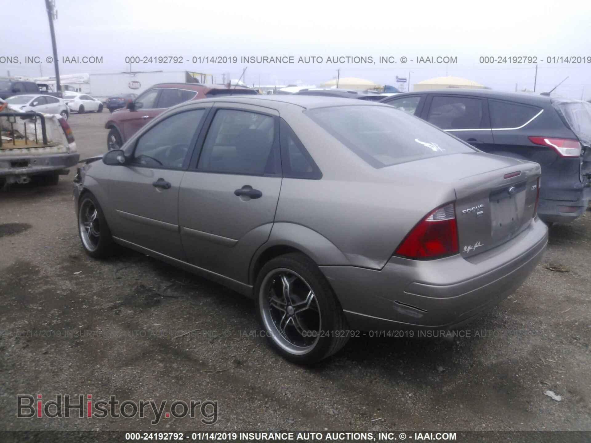 2005 FORD FOCUS - VIN: 1FAFP34N45W247562 - Фото 3