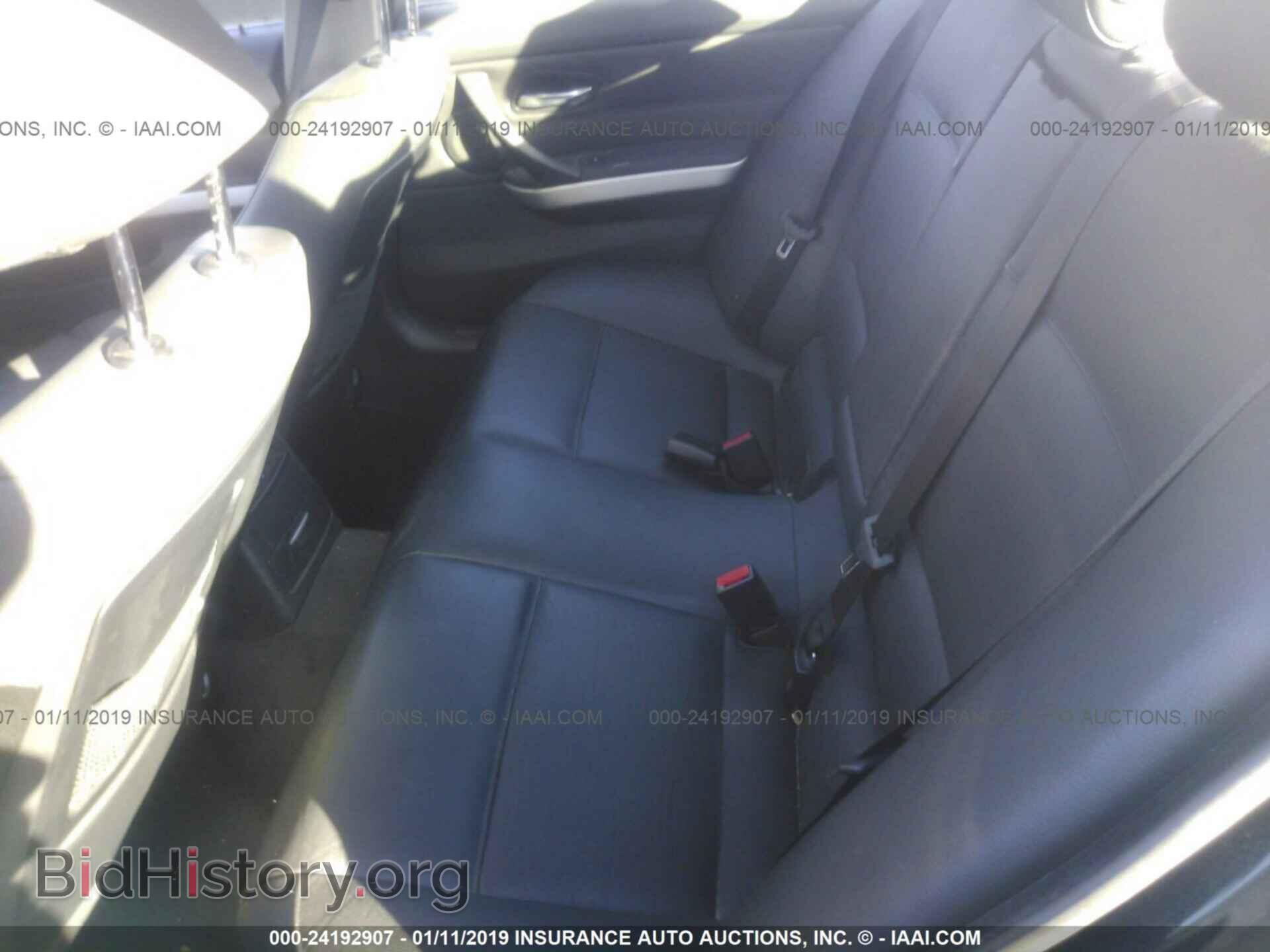 2006 BMW 330 - VIN: WBAVD33566KV66449 - Фото 8