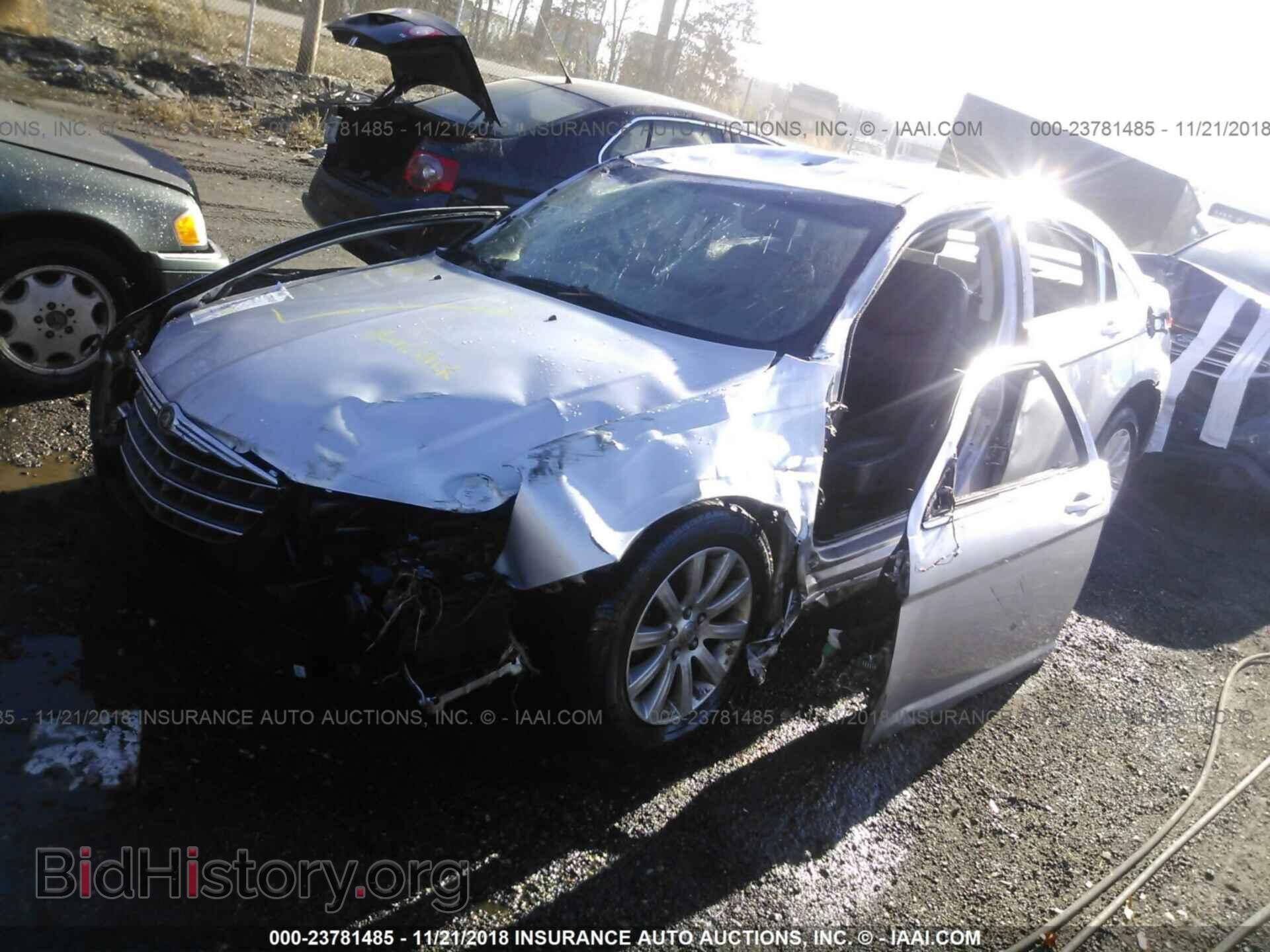 2010 CHRYSLER SEBRING - VIN: 1C3CC5FB5AN144744 - Фото 2