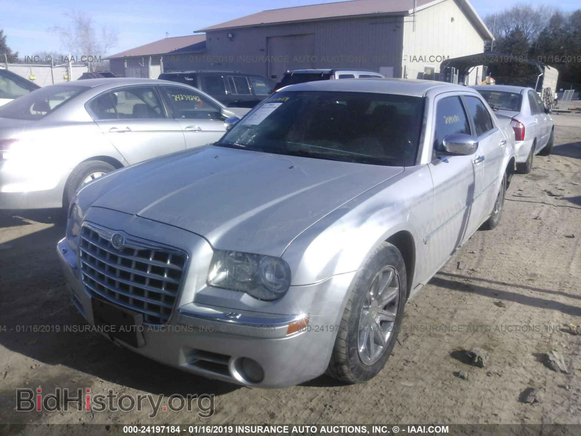 2005 CHRYSLER 300C - VIN: 2C3AA63H25H106124 - Фото 2