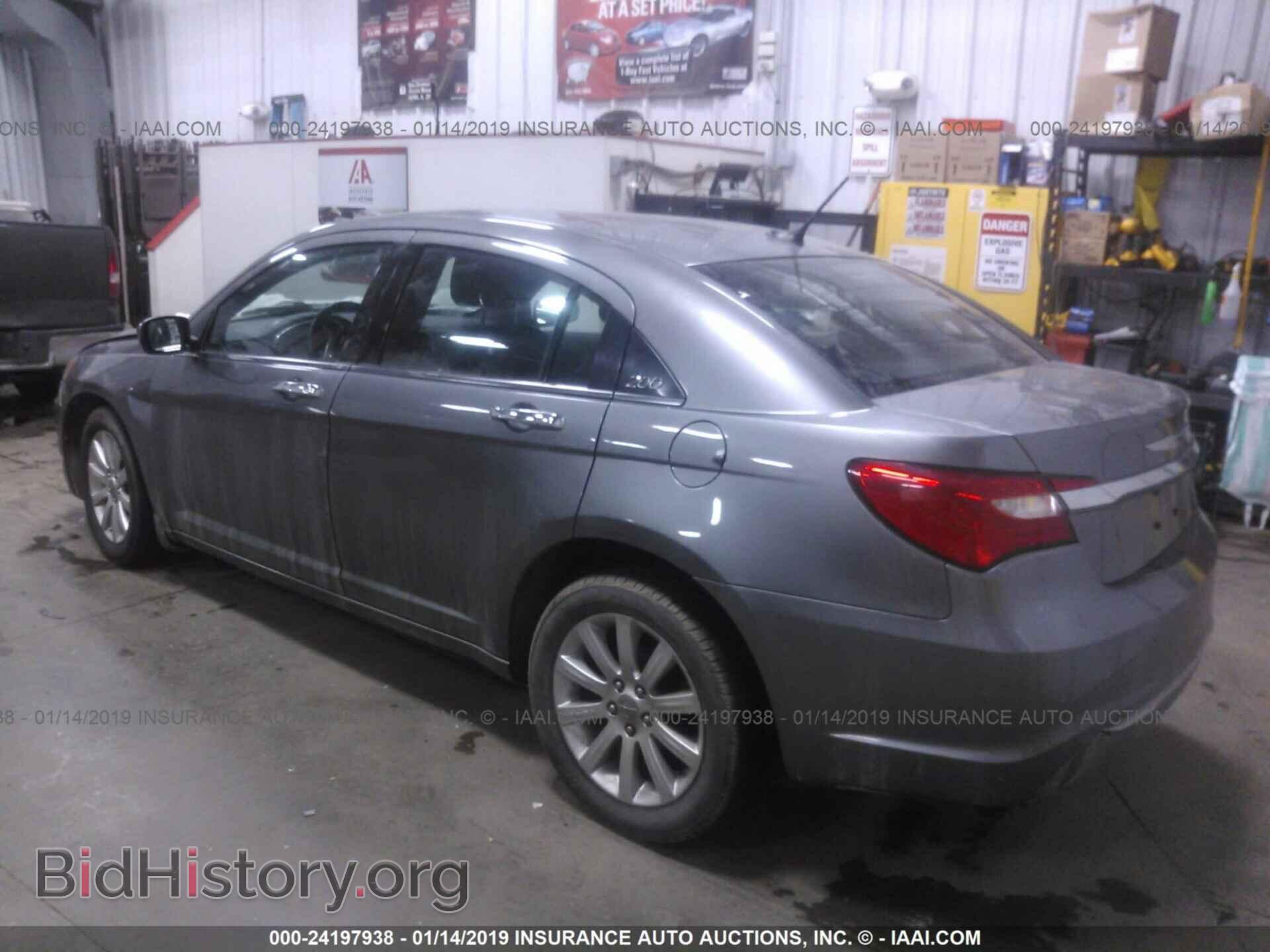 2013 CHRYSLER 200 - VIN: 1C3CCBCG2DN588005 - Фото 3
