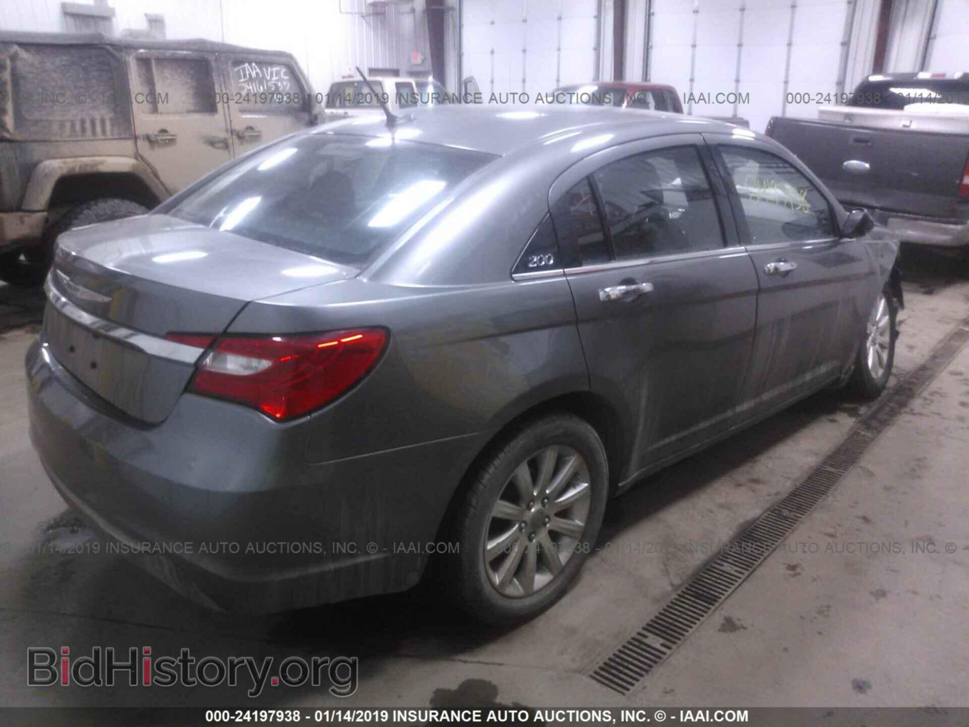 2013 CHRYSLER 200 - VIN: 1C3CCBCG2DN588005 - Фото 4