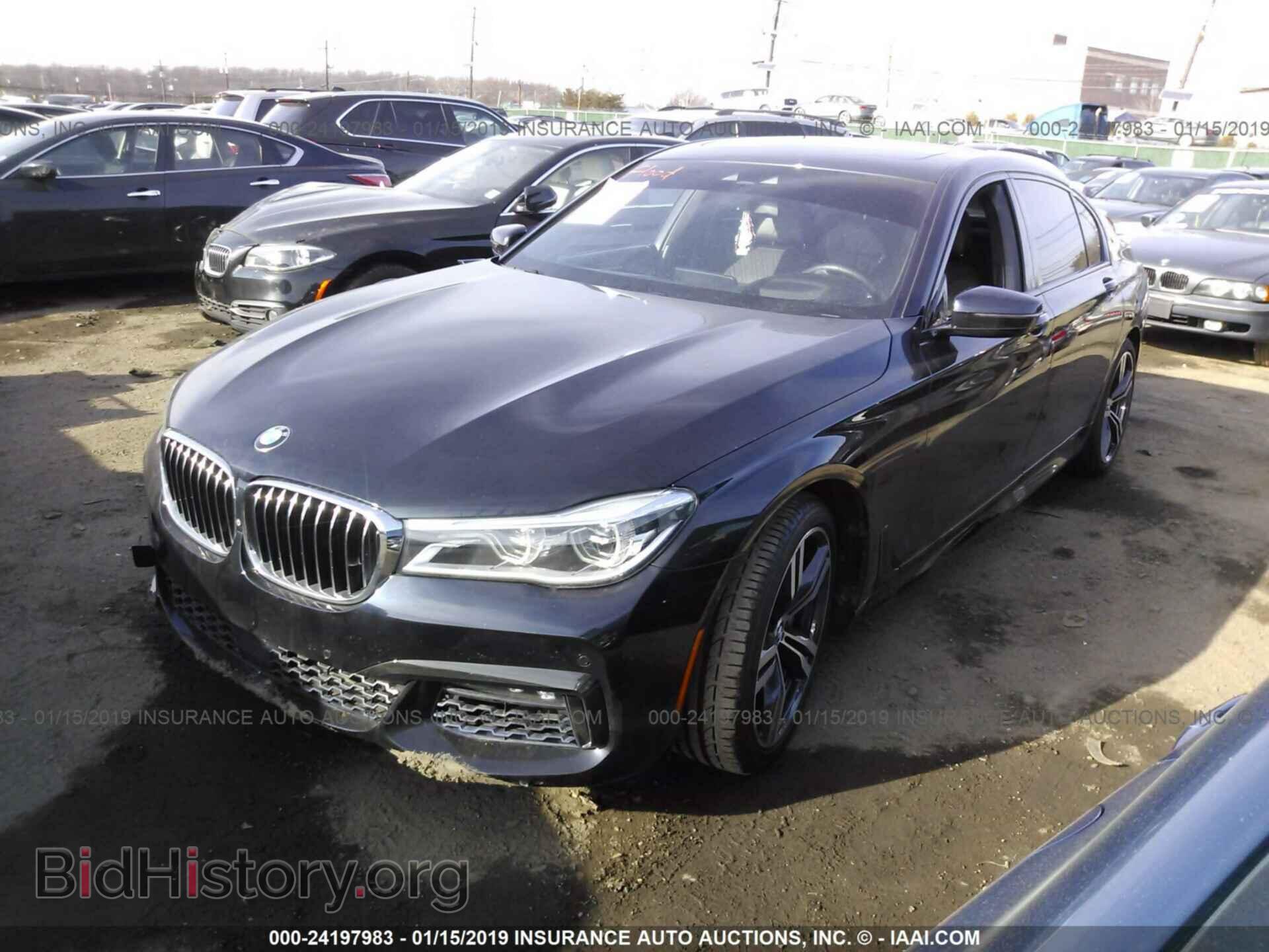 2016 BMW 750 - VIN: WBA7F2C5XGG419827 - Фото 2