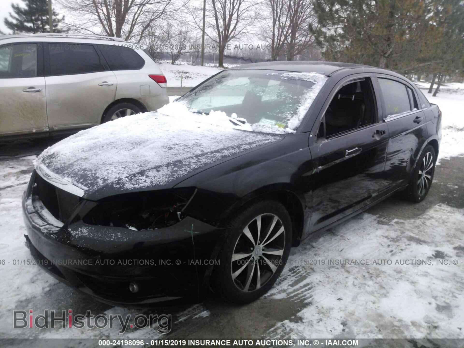 2013 CHRYSLER 200 - VIN: 1C3CCBCGXDN745148 - Фото 2