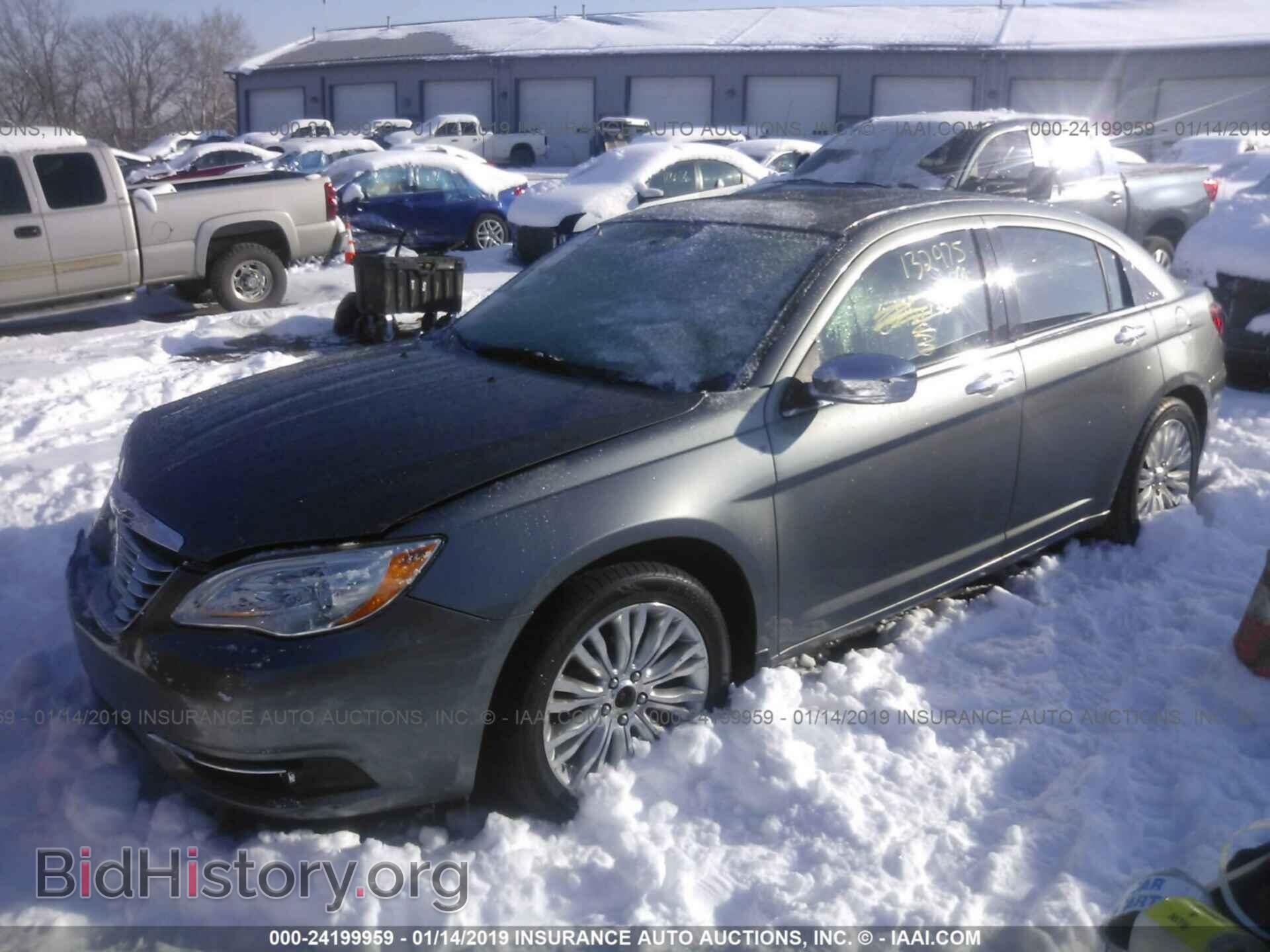 2011 CHRYSLER 200 - VIN: 1C3BC2FBXBN611670 - Фото 2