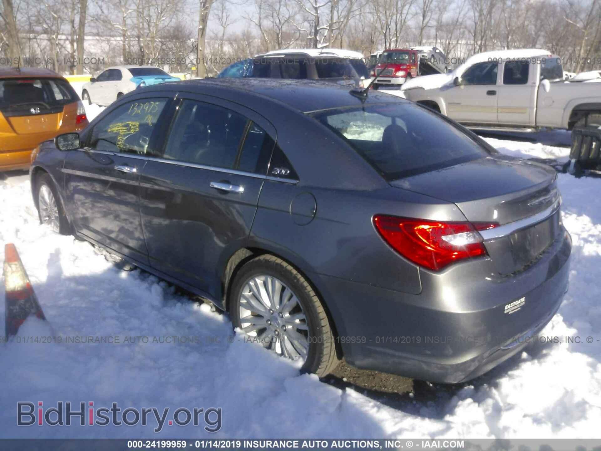 2011 CHRYSLER 200 - VIN: 1C3BC2FBXBN611670 - Фото 3