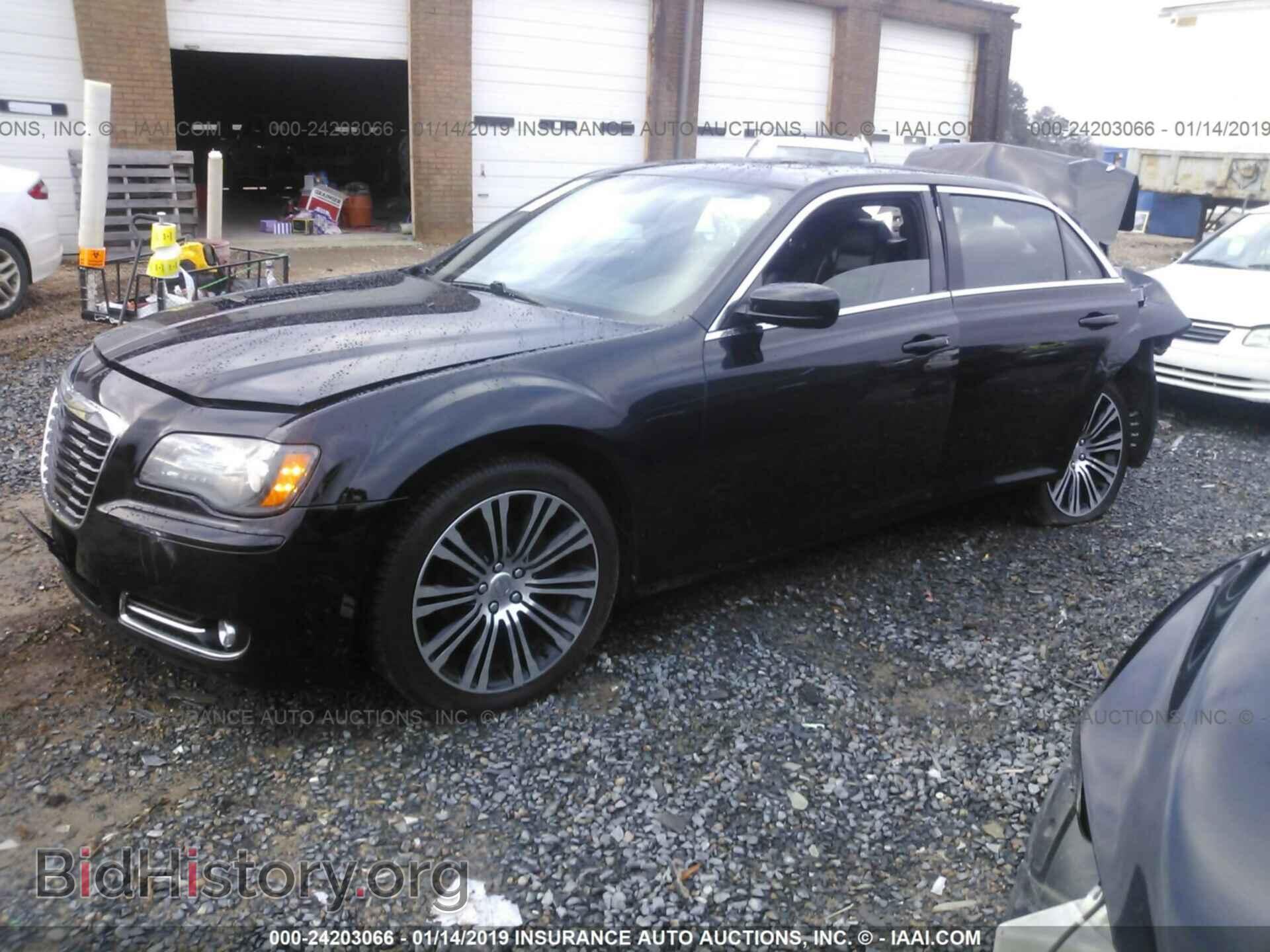 2014 CHRYSLER 300 - VIN: 2C3CCABGXEH145347 - Фото 2