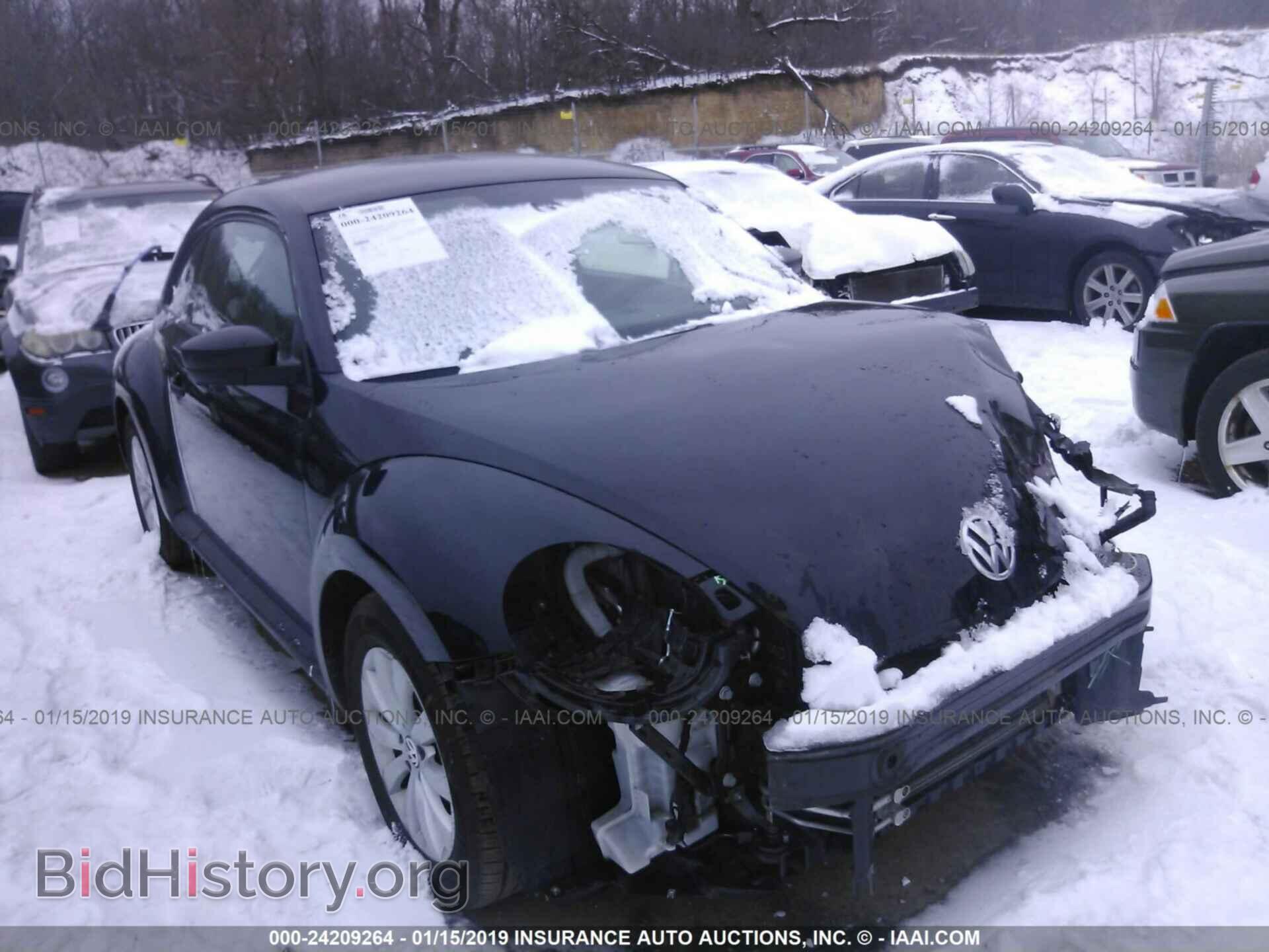 Photo 3VWF17AT7HM622402 - VOLKSWAGEN BEETLE 2017