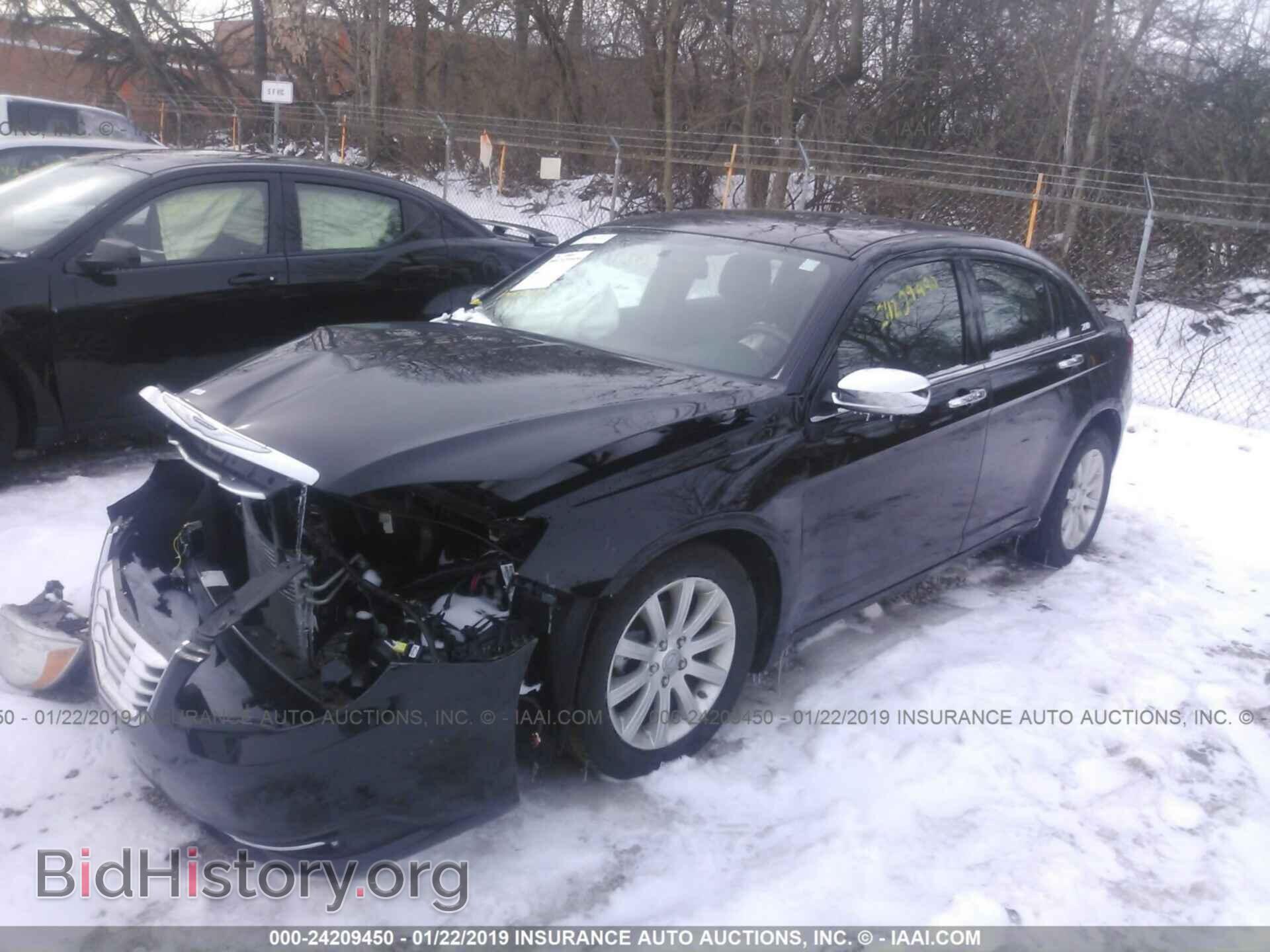 2013 CHRYSLER 200 - VIN: 1C3CCBCG5DN747048 - Фото 2
