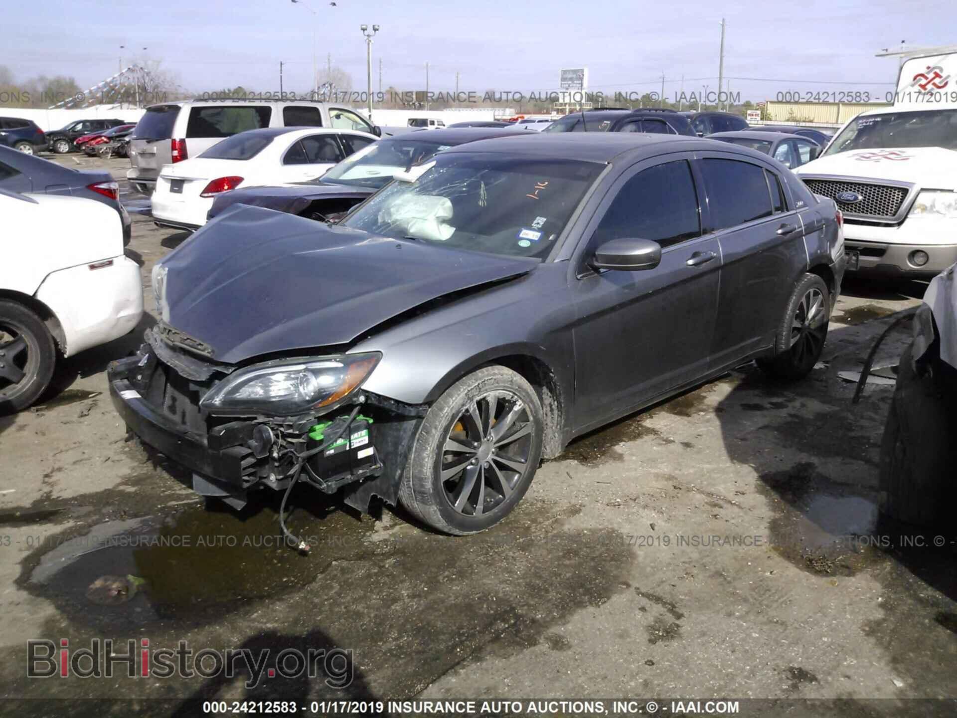 2011 CHRYSLER 200 - VIN: 1C3BC8FG8BN600441 - Фото 2