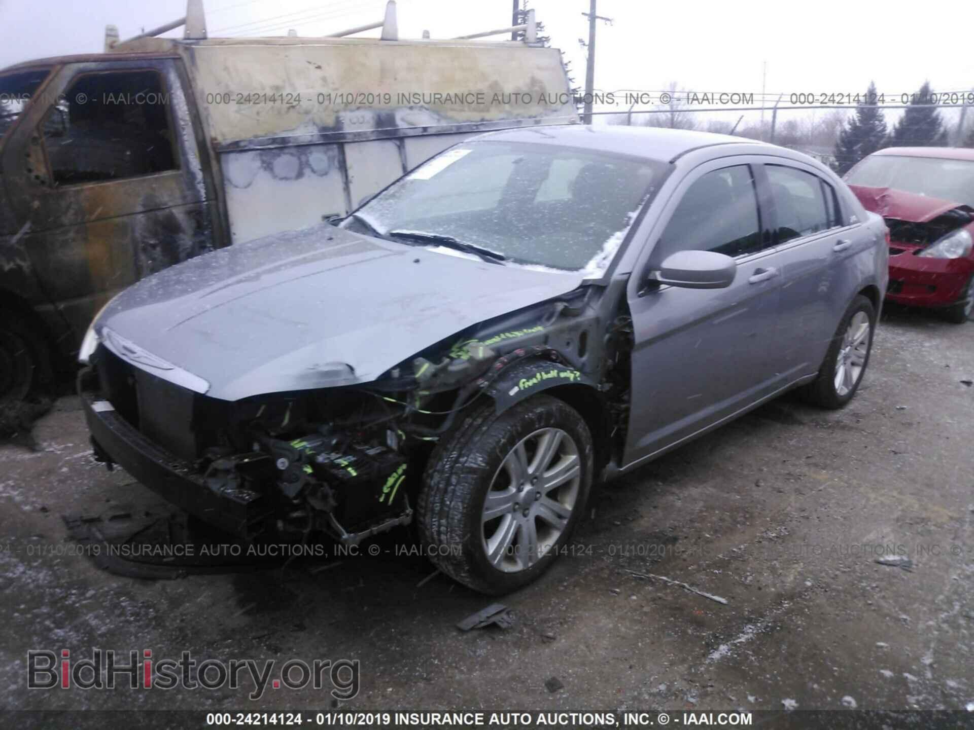 2013 CHRYSLER 200 - VIN: 1C3CCBAB9DN733208 - Фото 2