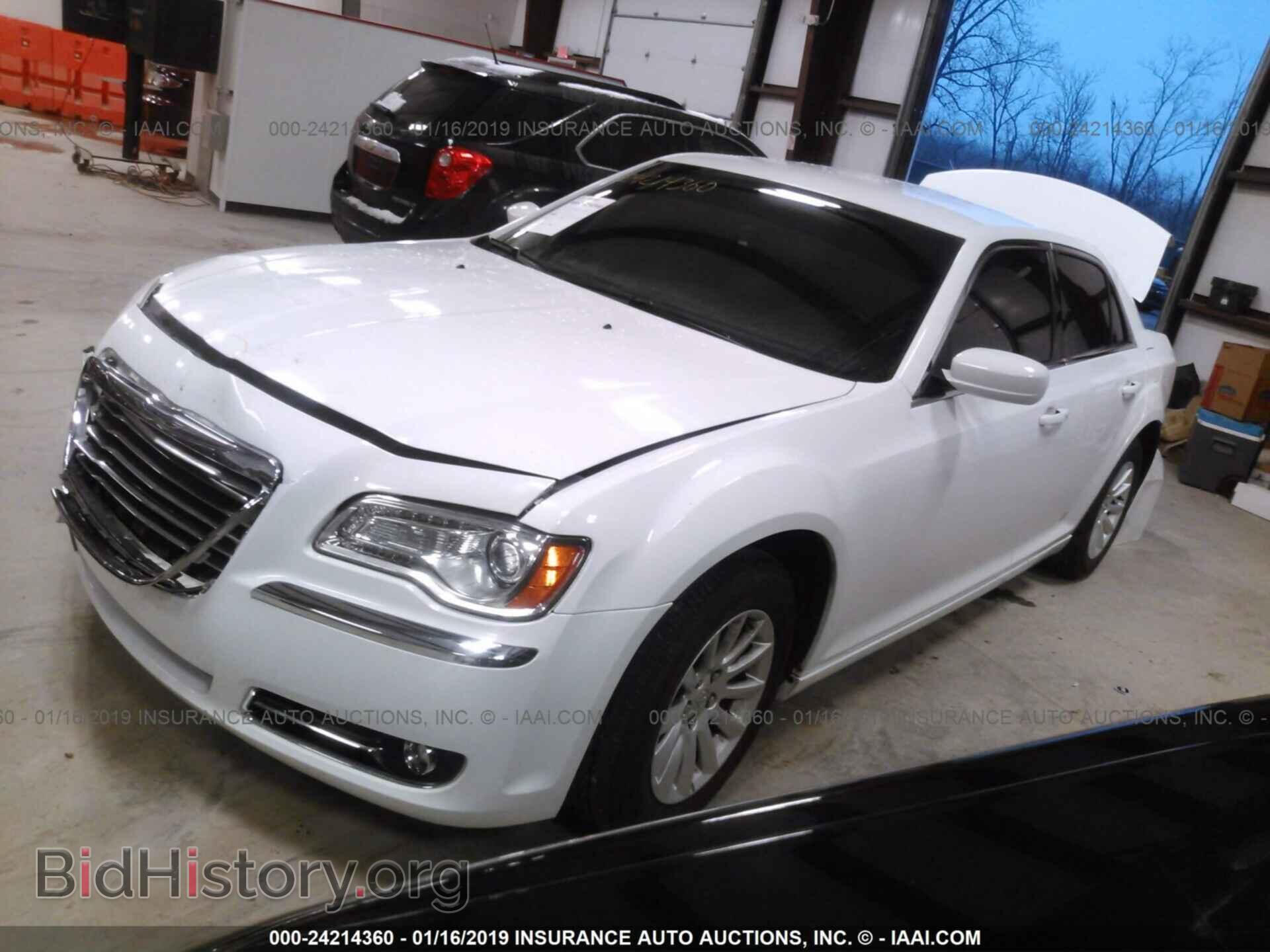 2014 CHRYSLER 300 - VIN: 2C3CCAAG1EH355269 - Фото 2
