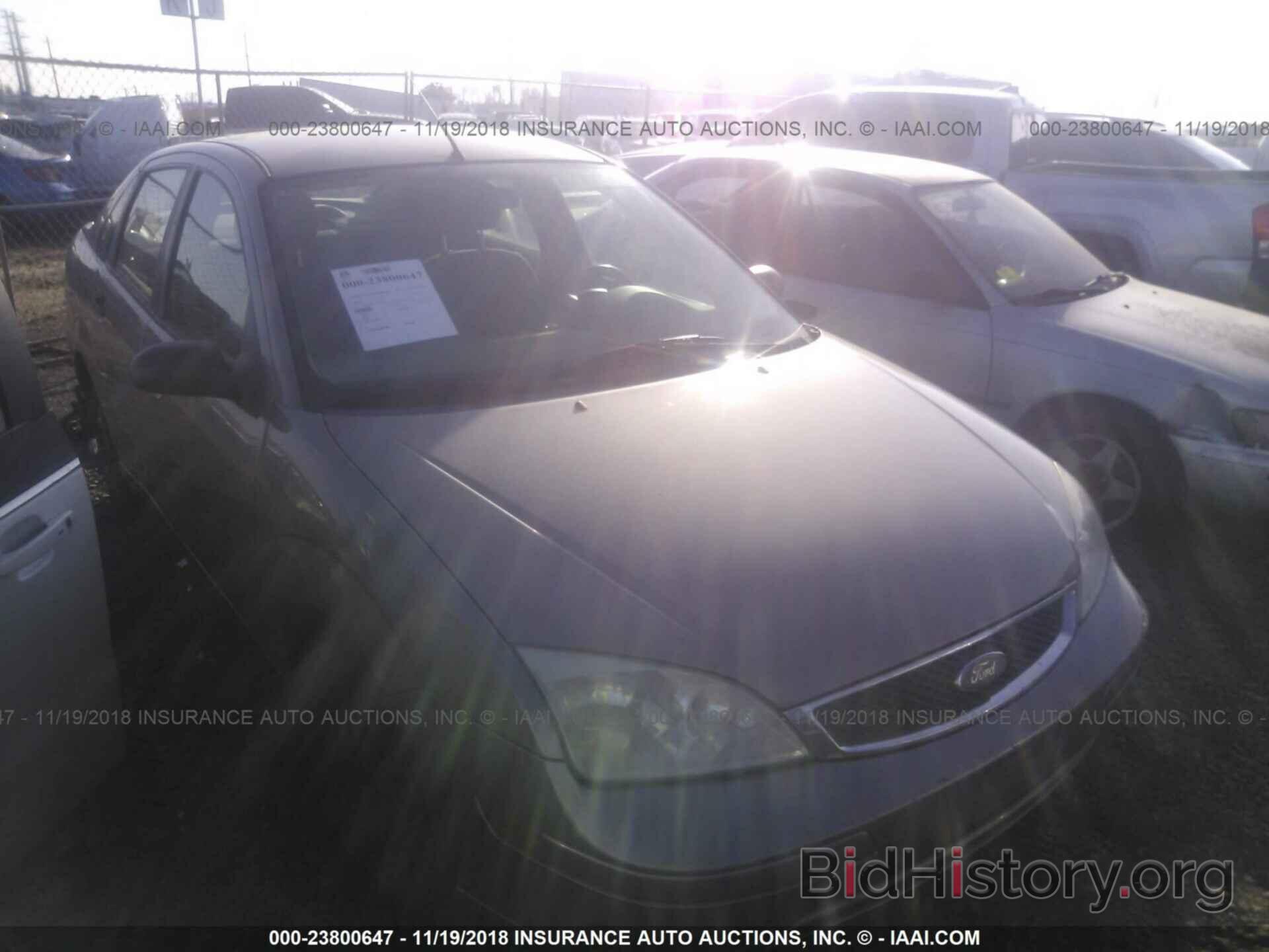 Photo 1FAHP34NX5W165036 - FORD FOCUS 2005