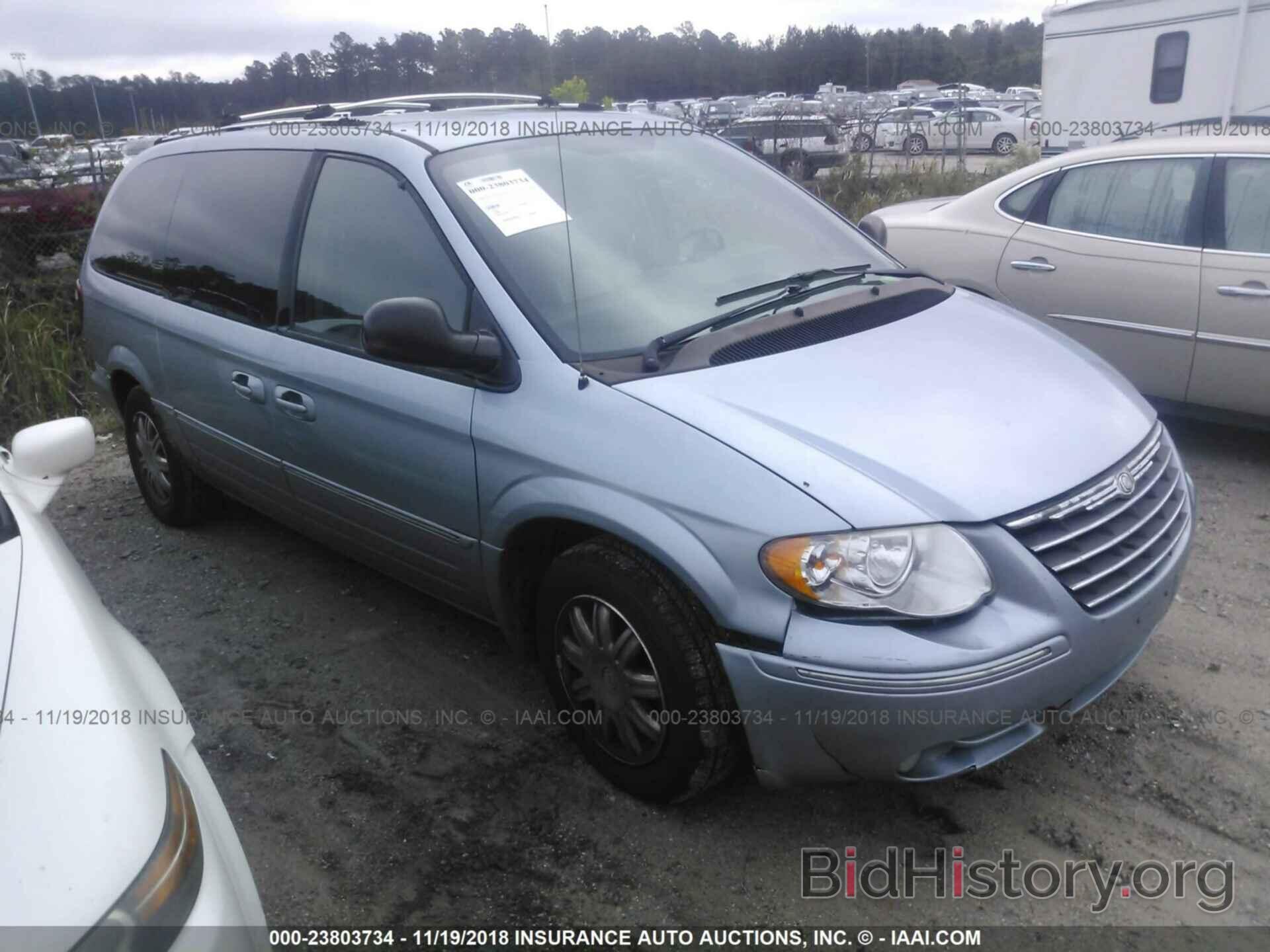 Photo 2C8GP64L15R190419 - CHRYSLER TOWN and COUNTRY 2005