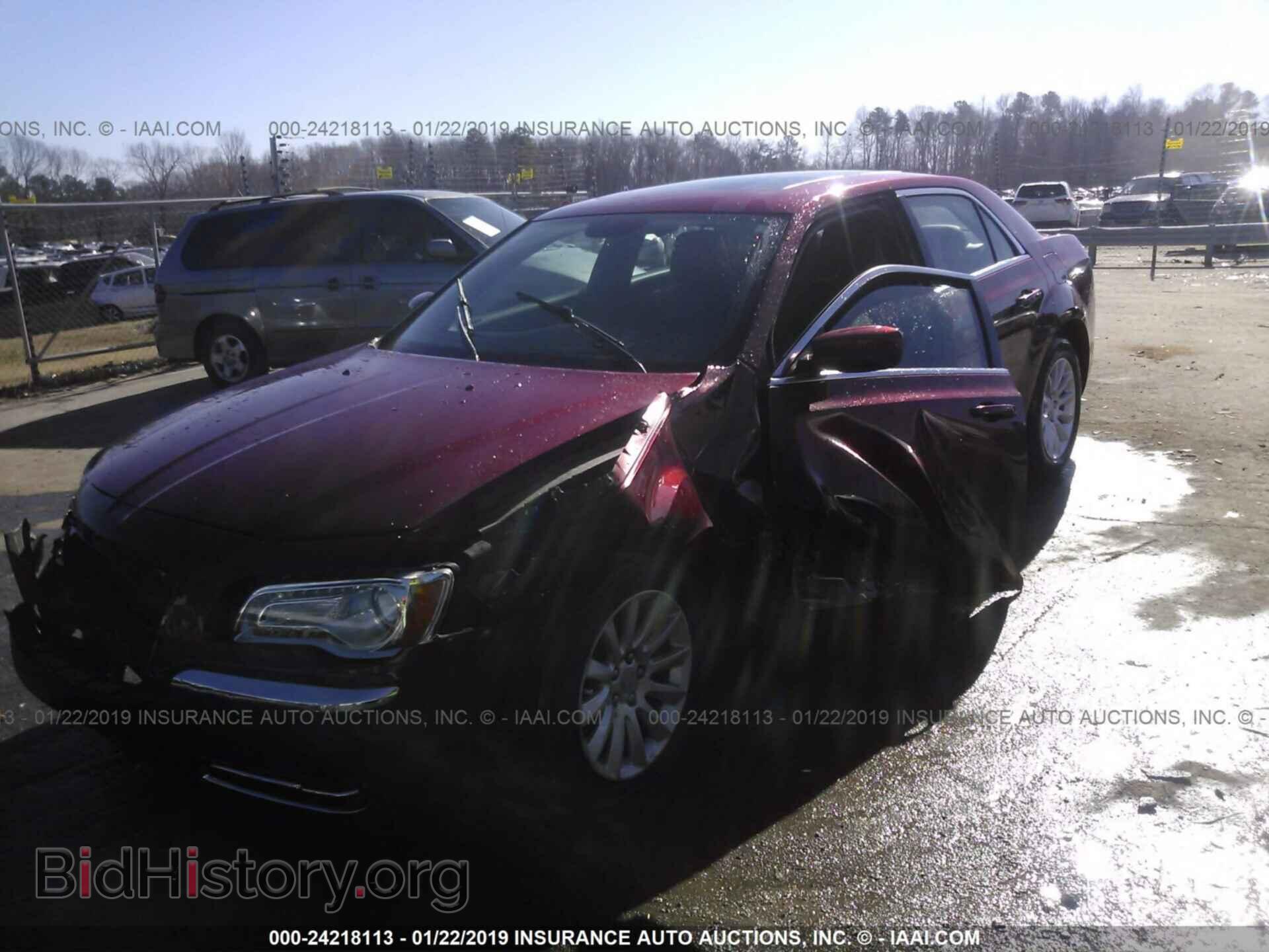 2013 CHRYSLER 300 - VIN: 2C3CCAAGXDH697737 - Фото 2