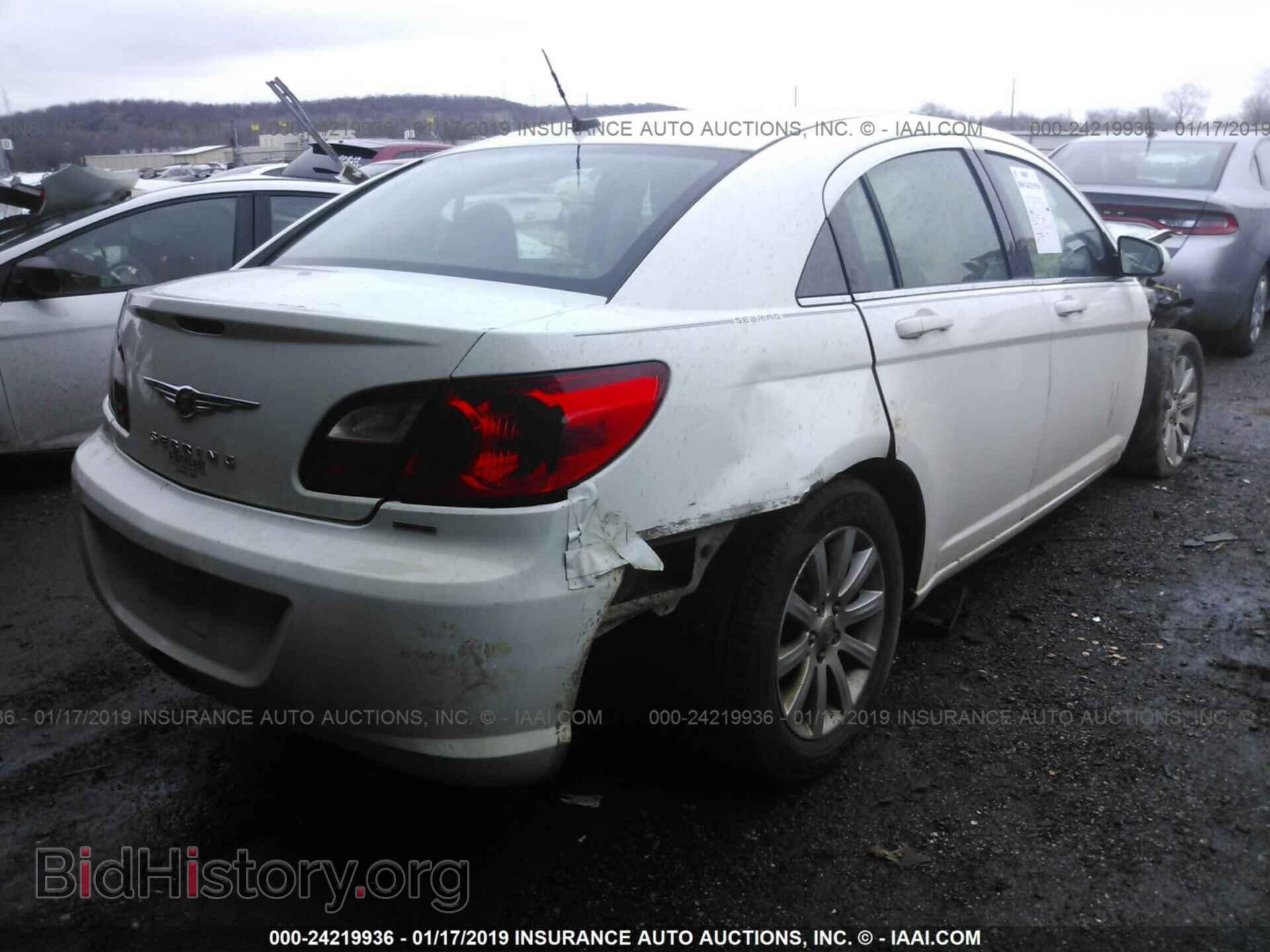 2010 CHRYSLER SEBRING - VIN: 1C3CC5FB1AN223389 - Фото 4