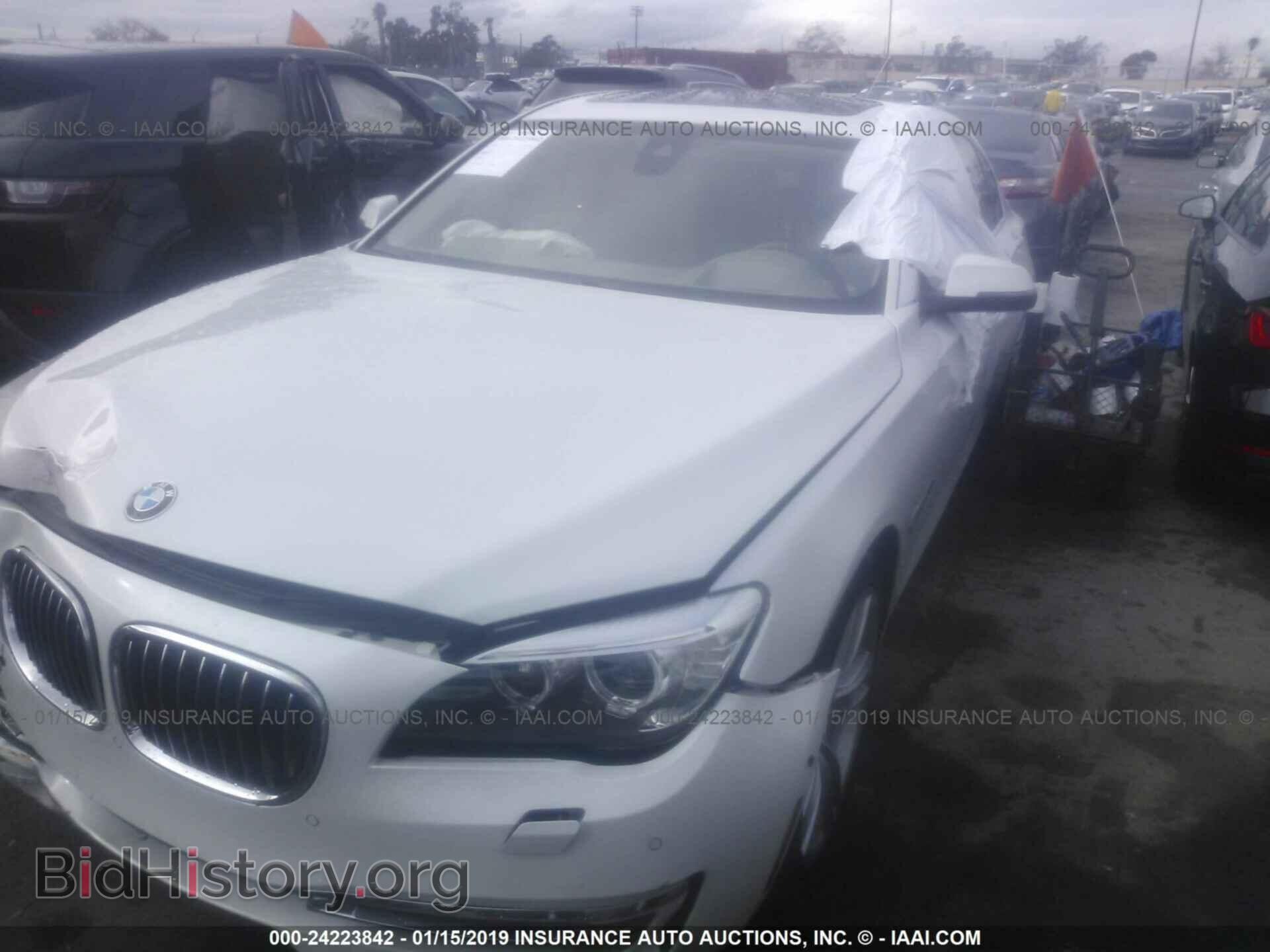 2013 BMW 750 - VIN: WBAYE8C57DDE22162 - Фото 2