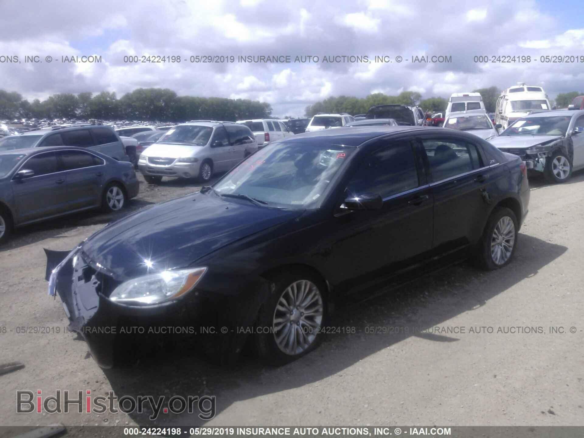 2012 CHRYSLER 200 - VIN: 1C3CCBAB3CN262607 - Фото 2