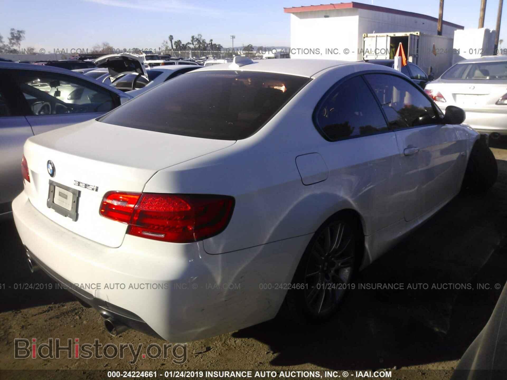 2013 BMW 335 - VIN: WBAKG7C5XDJ438140 - Фото 4